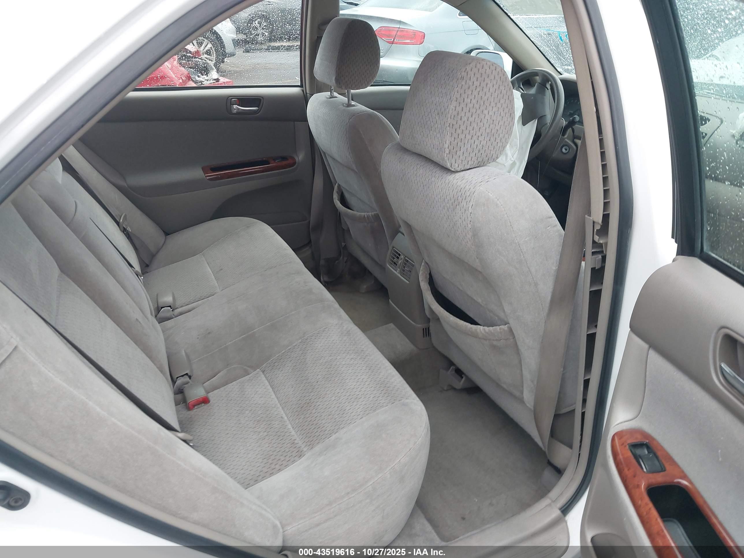 TOYOTA CAMRY image 8