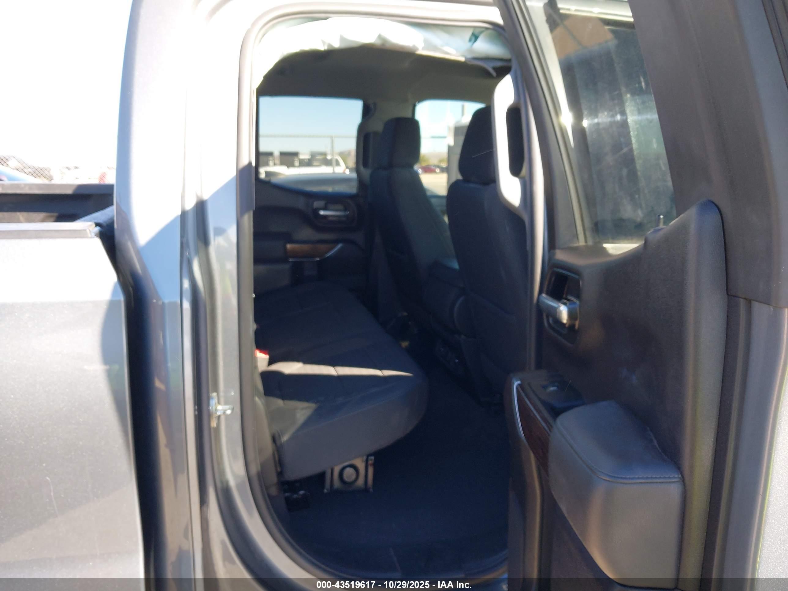 GMC SIERRA image 8