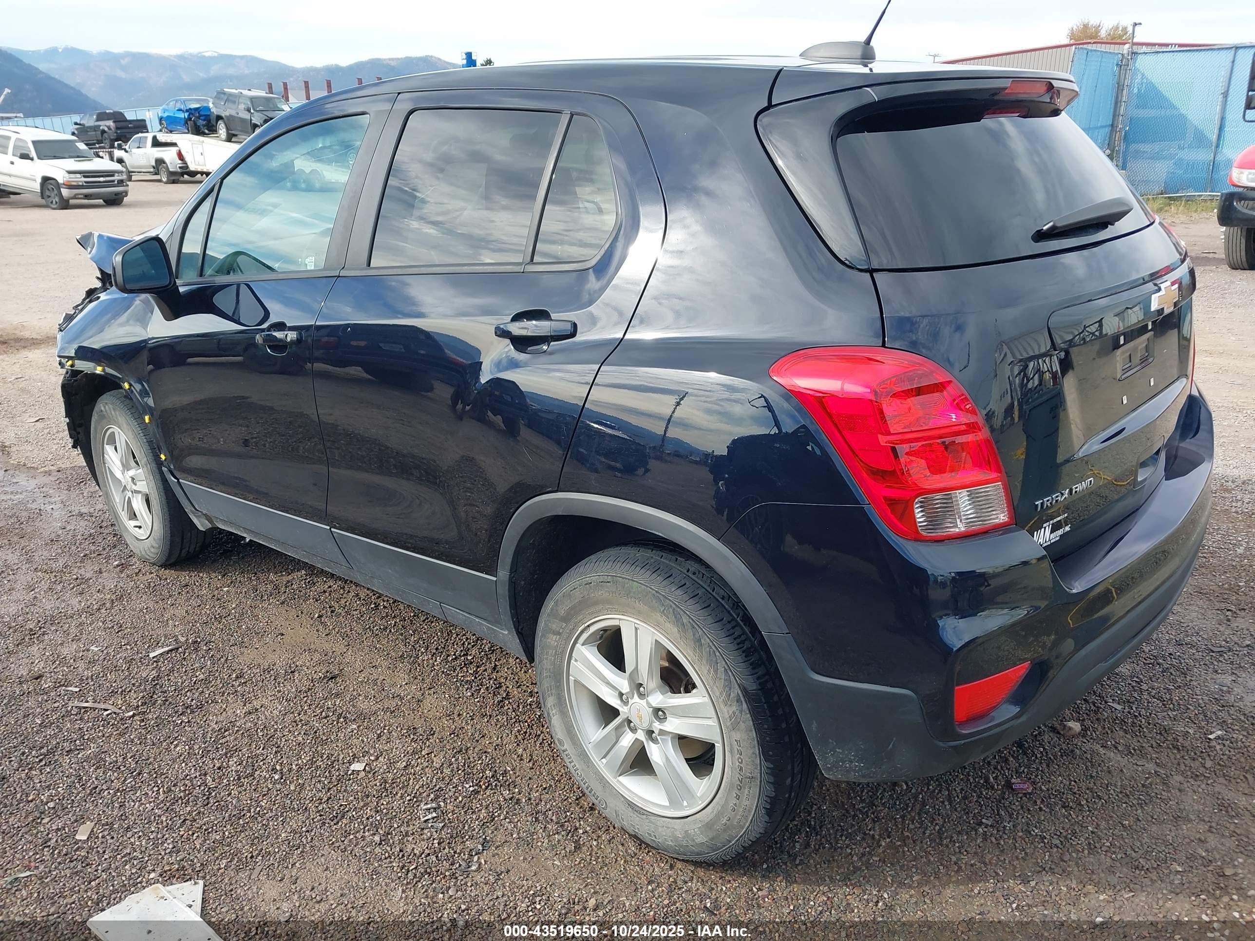 CHEVROLET TRAX image 3