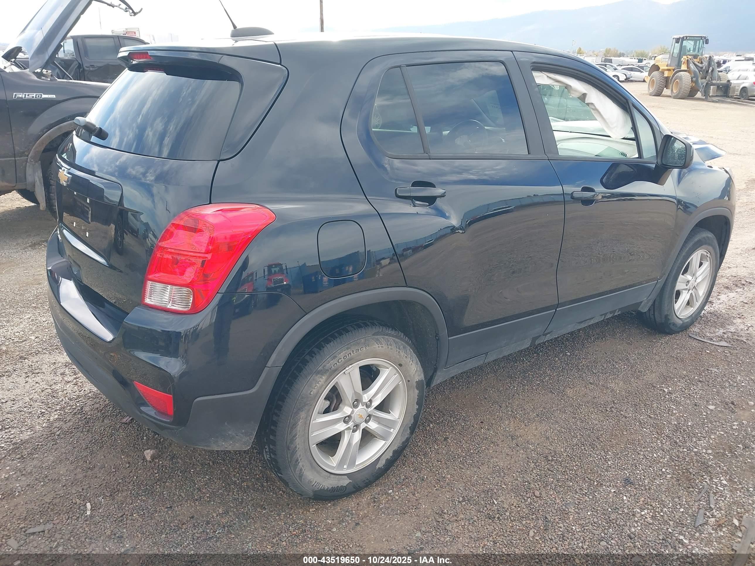 CHEVROLET TRAX image 4