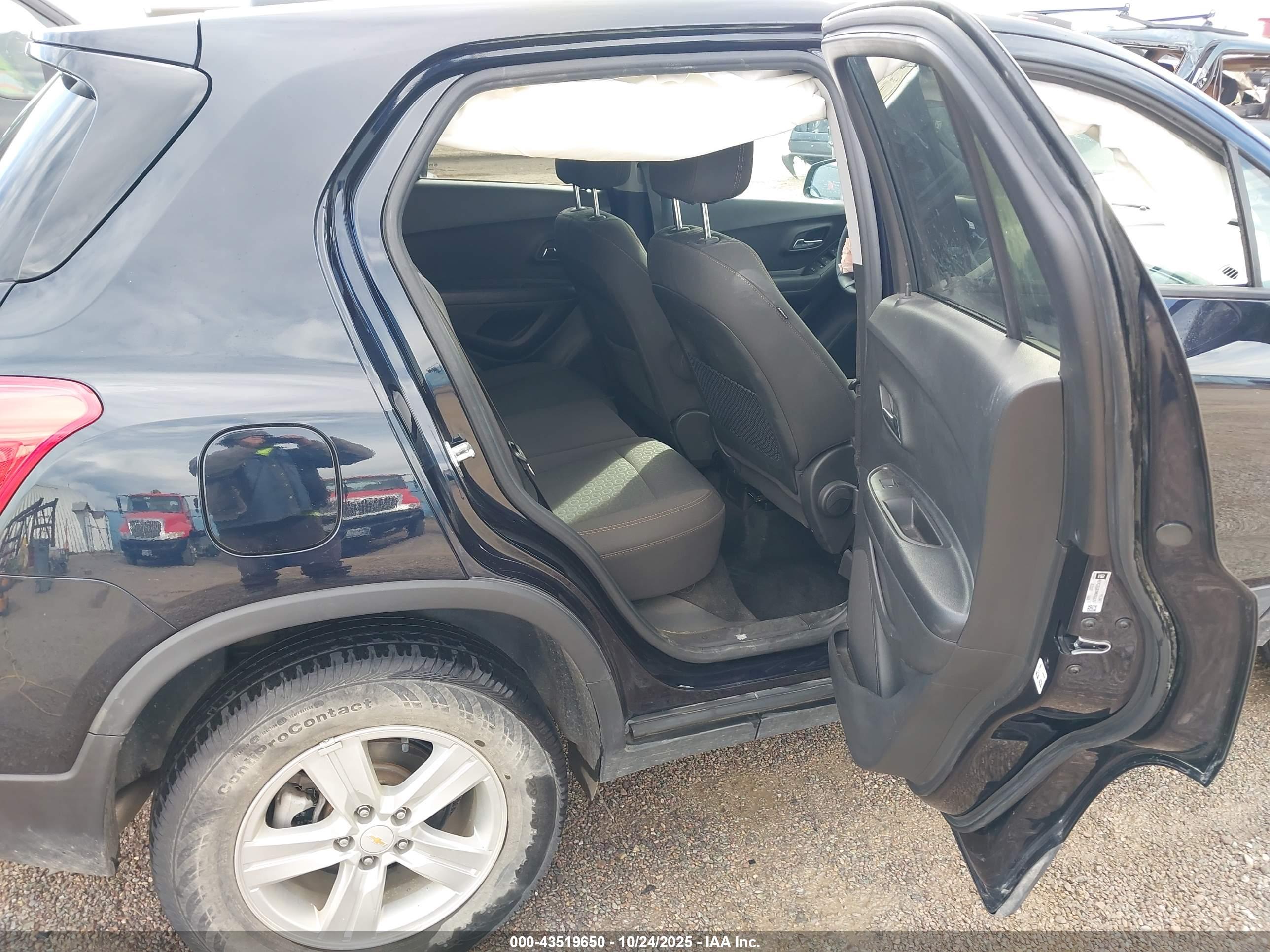 CHEVROLET TRAX image 8