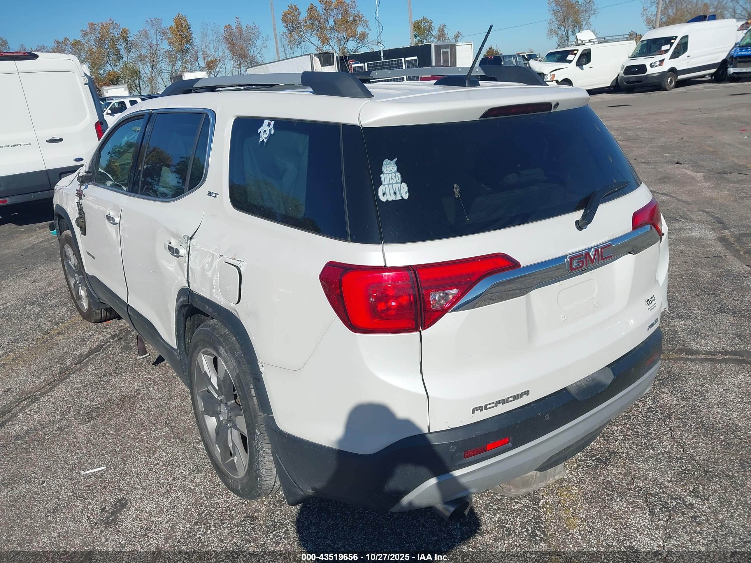 GMC ACADIA image 3