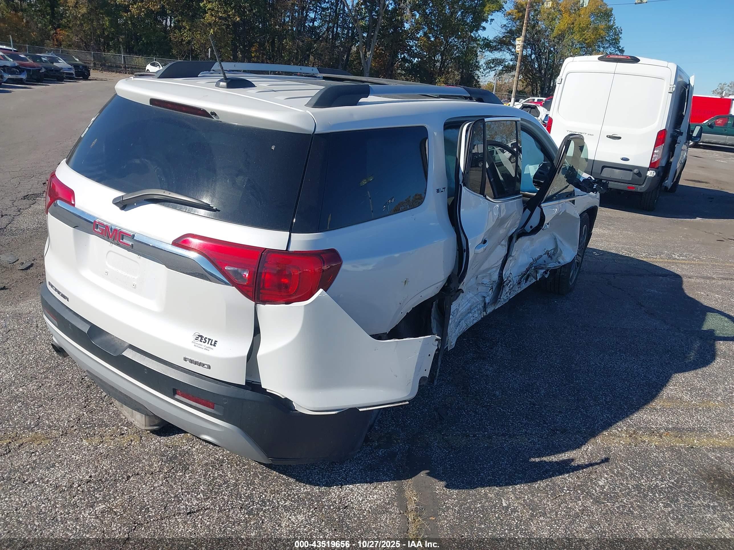 GMC ACADIA image 4