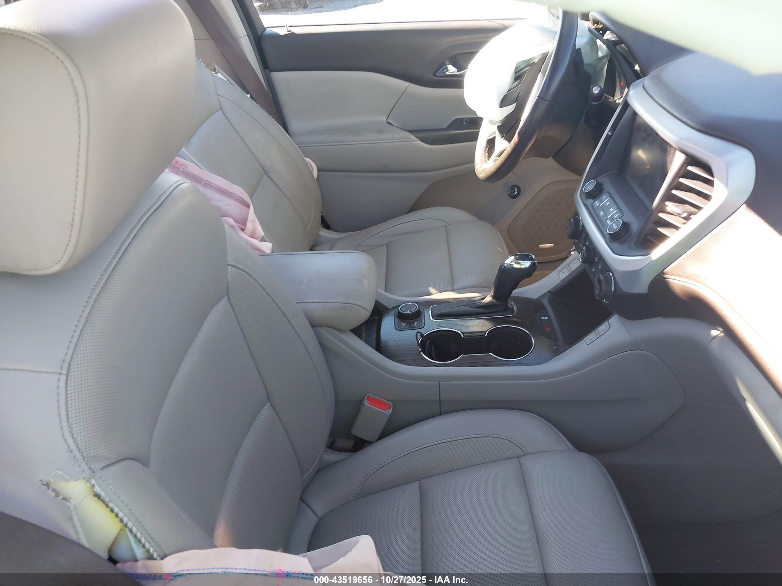 GMC ACADIA image 5