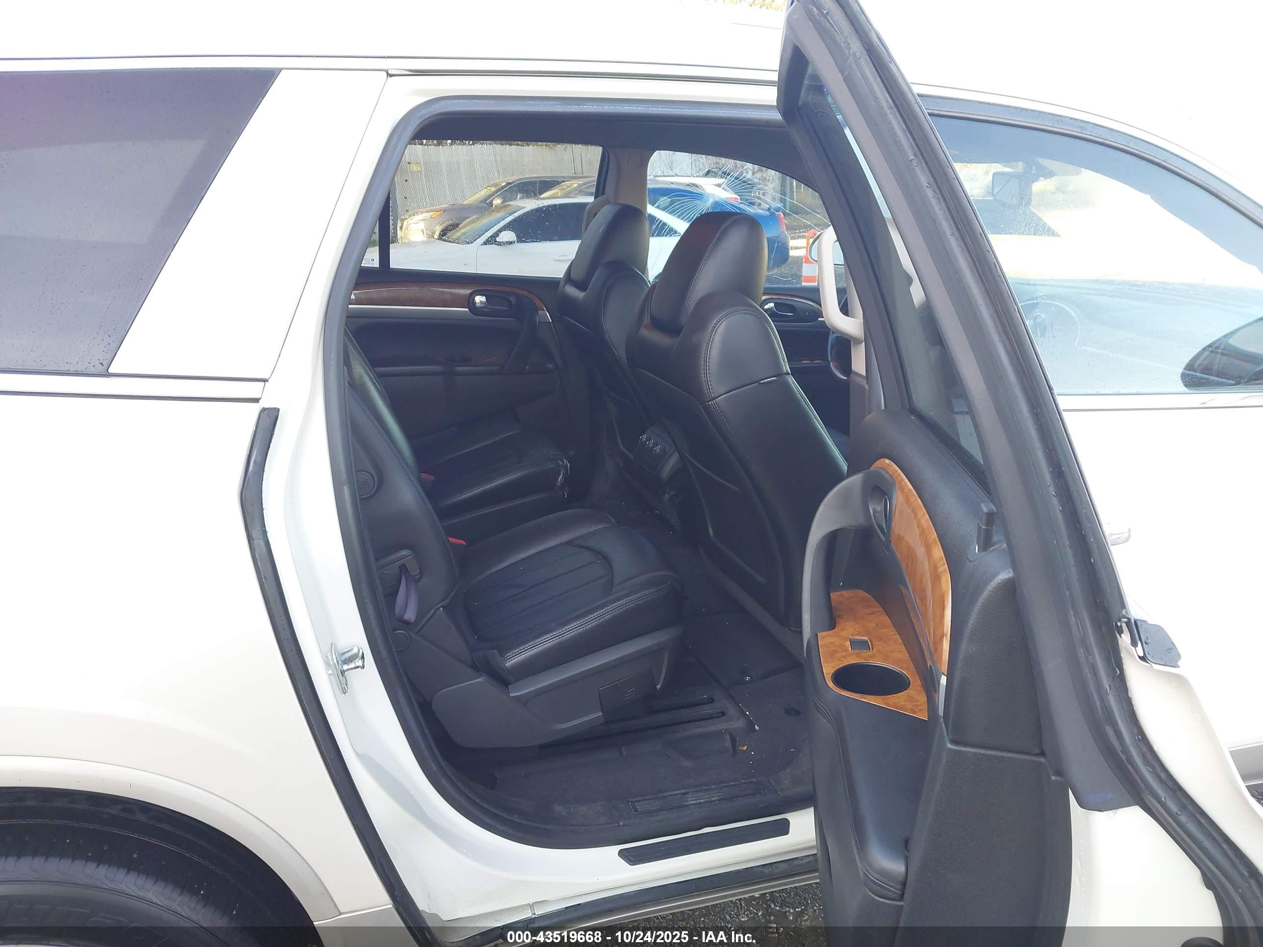 BUICK ENCLAVE image 8