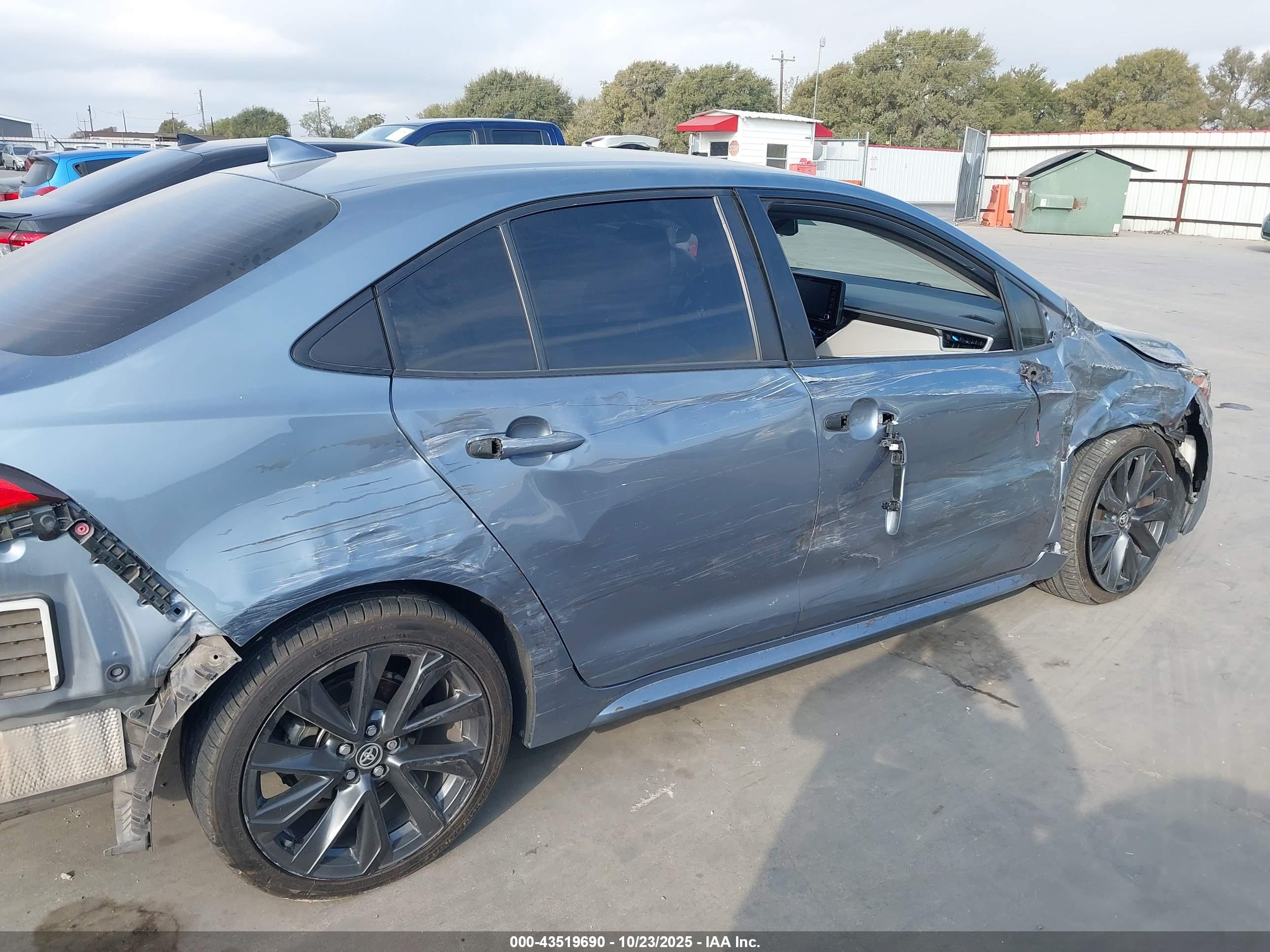 TOYOTA COROLLA image 6