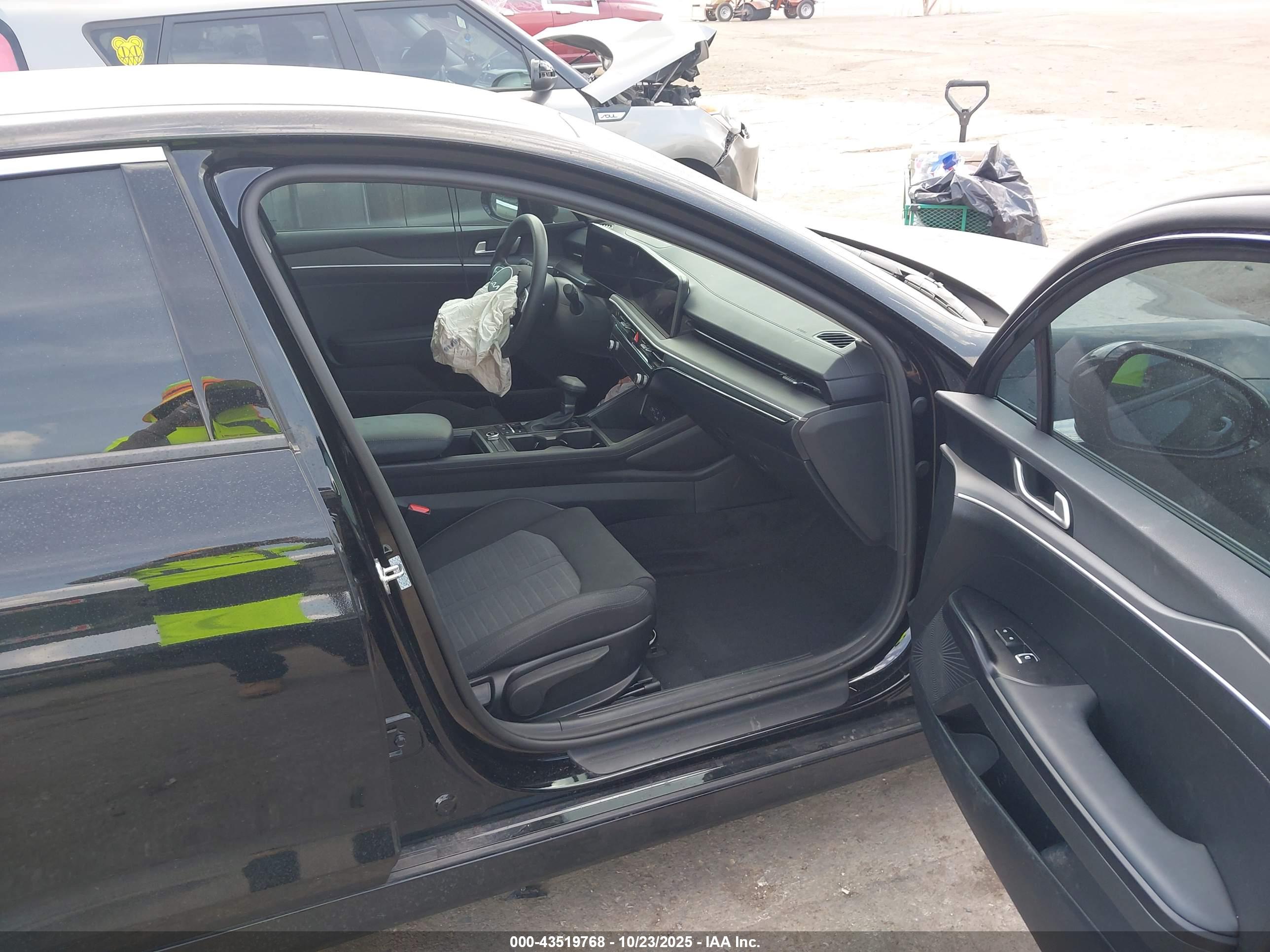 KIA K5 image 5