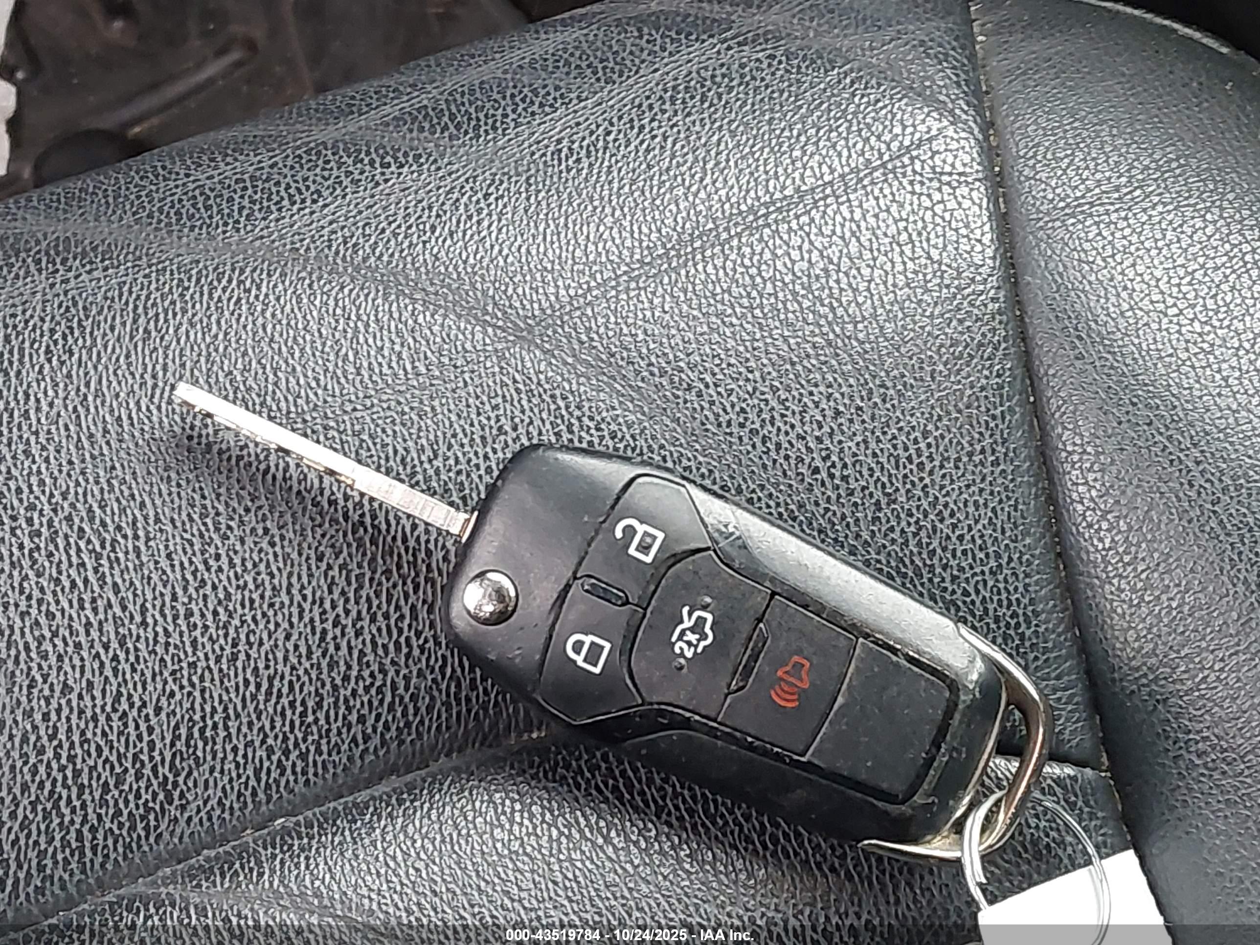 FORD FUSION image 11