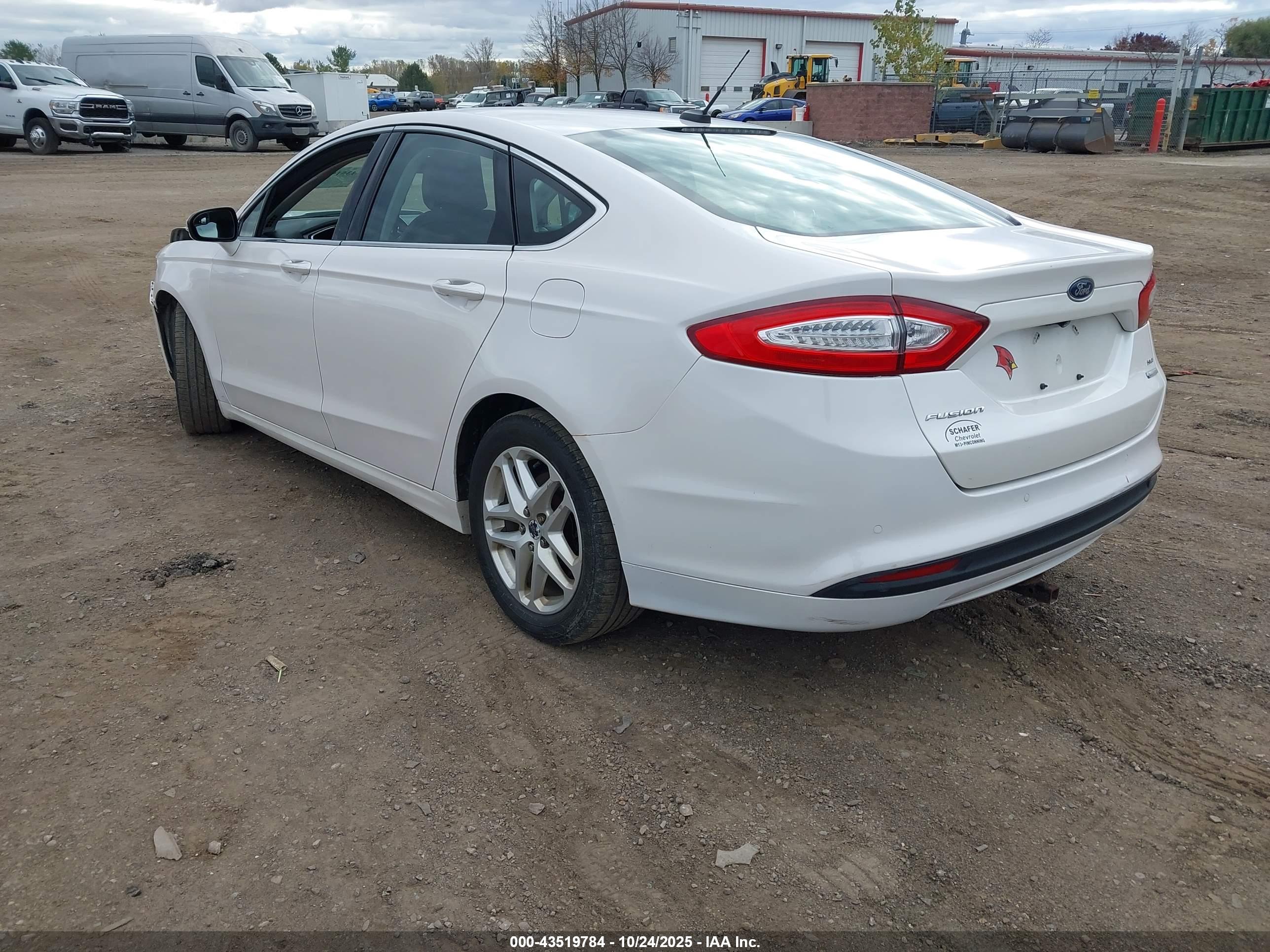 FORD FUSION image 3