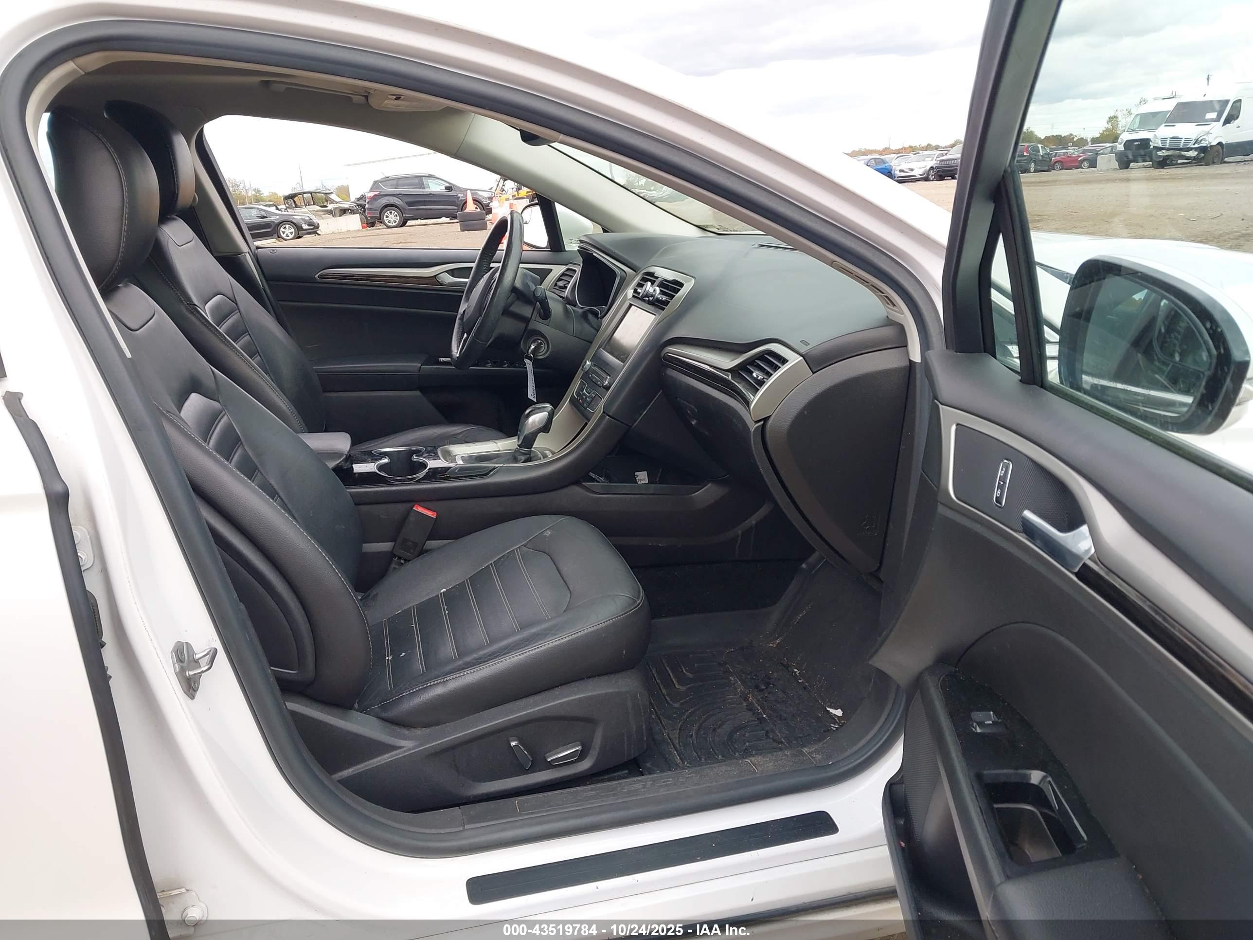 FORD FUSION image 5
