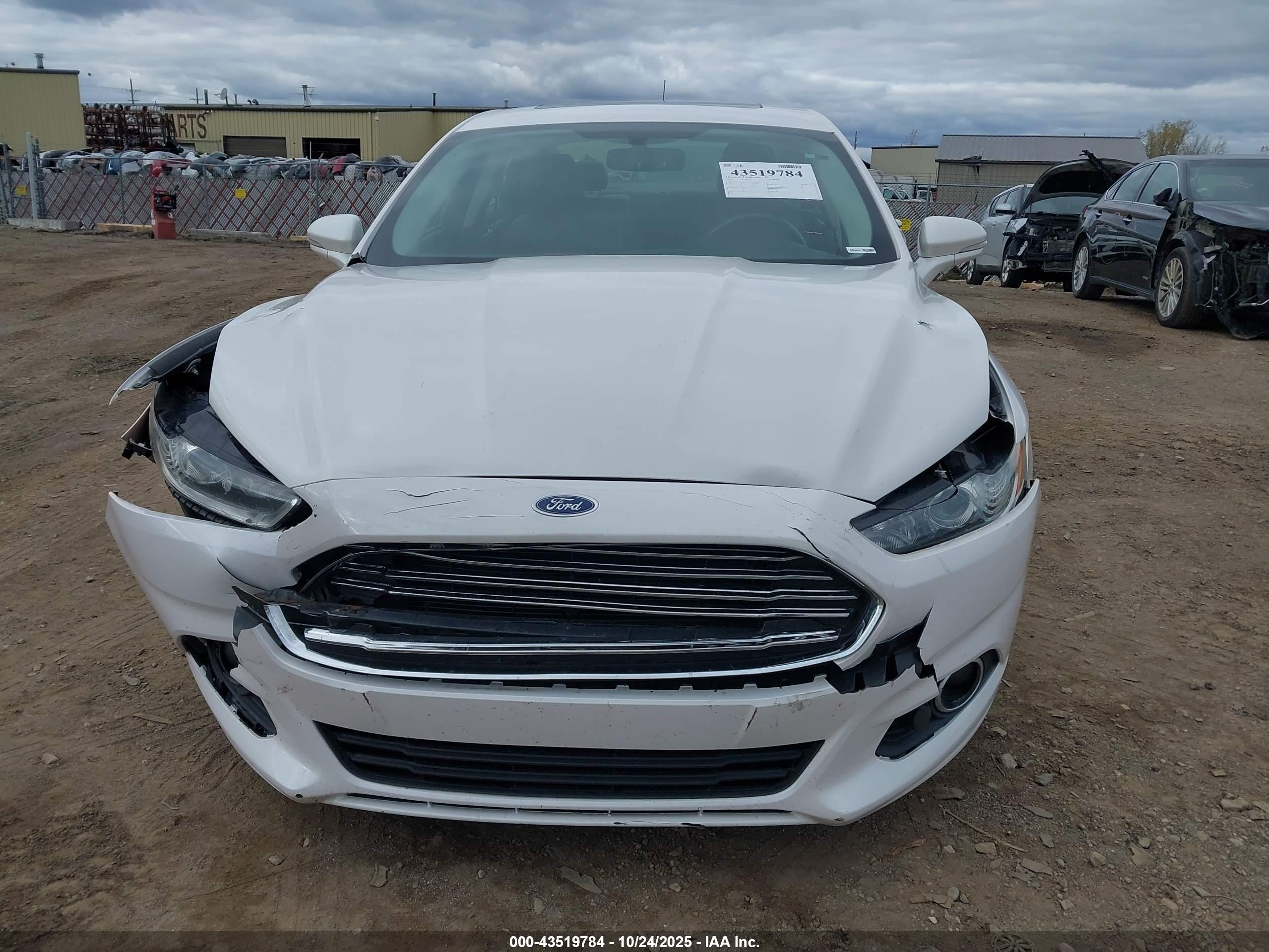 FORD FUSION image 6
