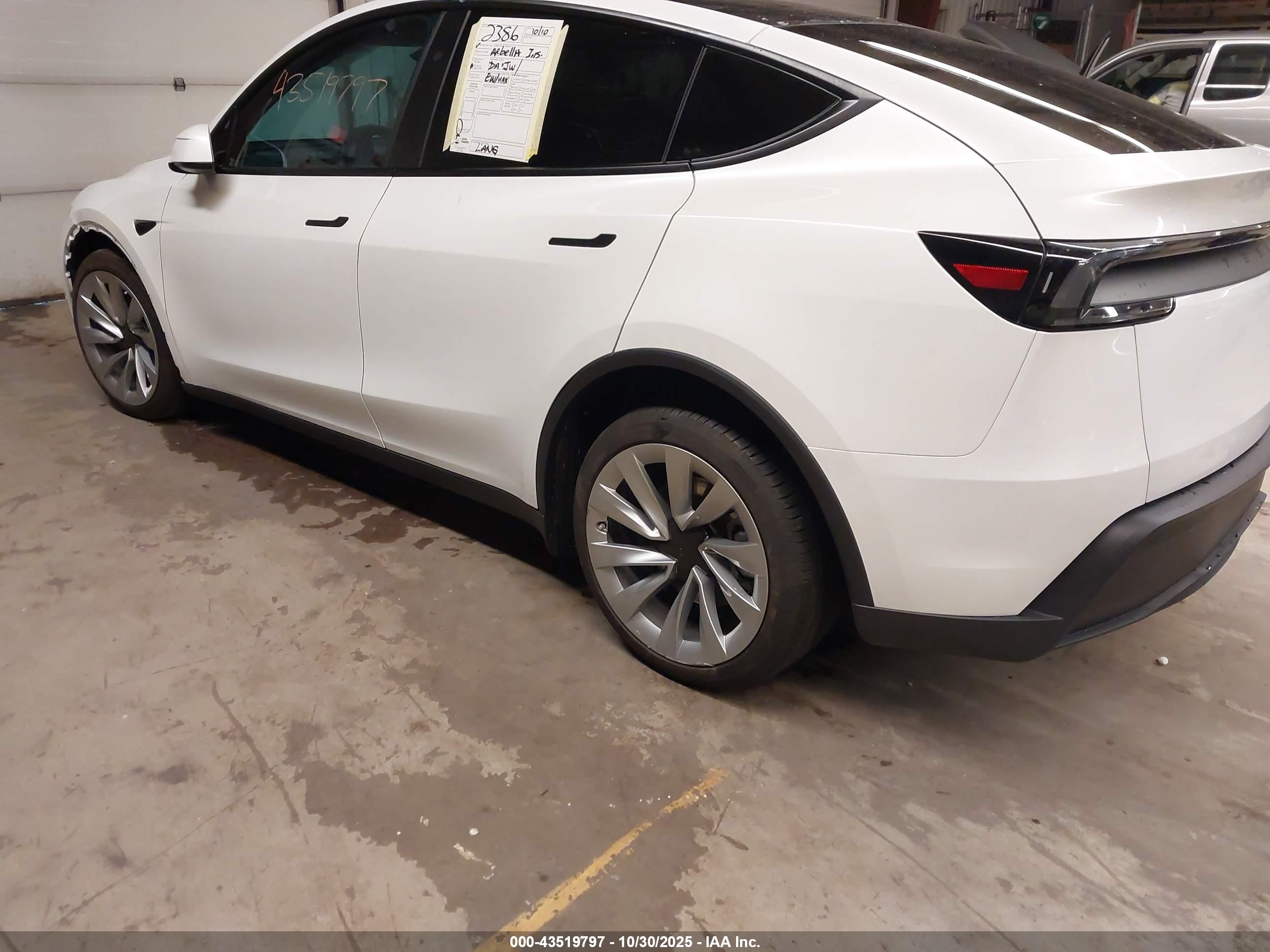TESLA MODEL image 3