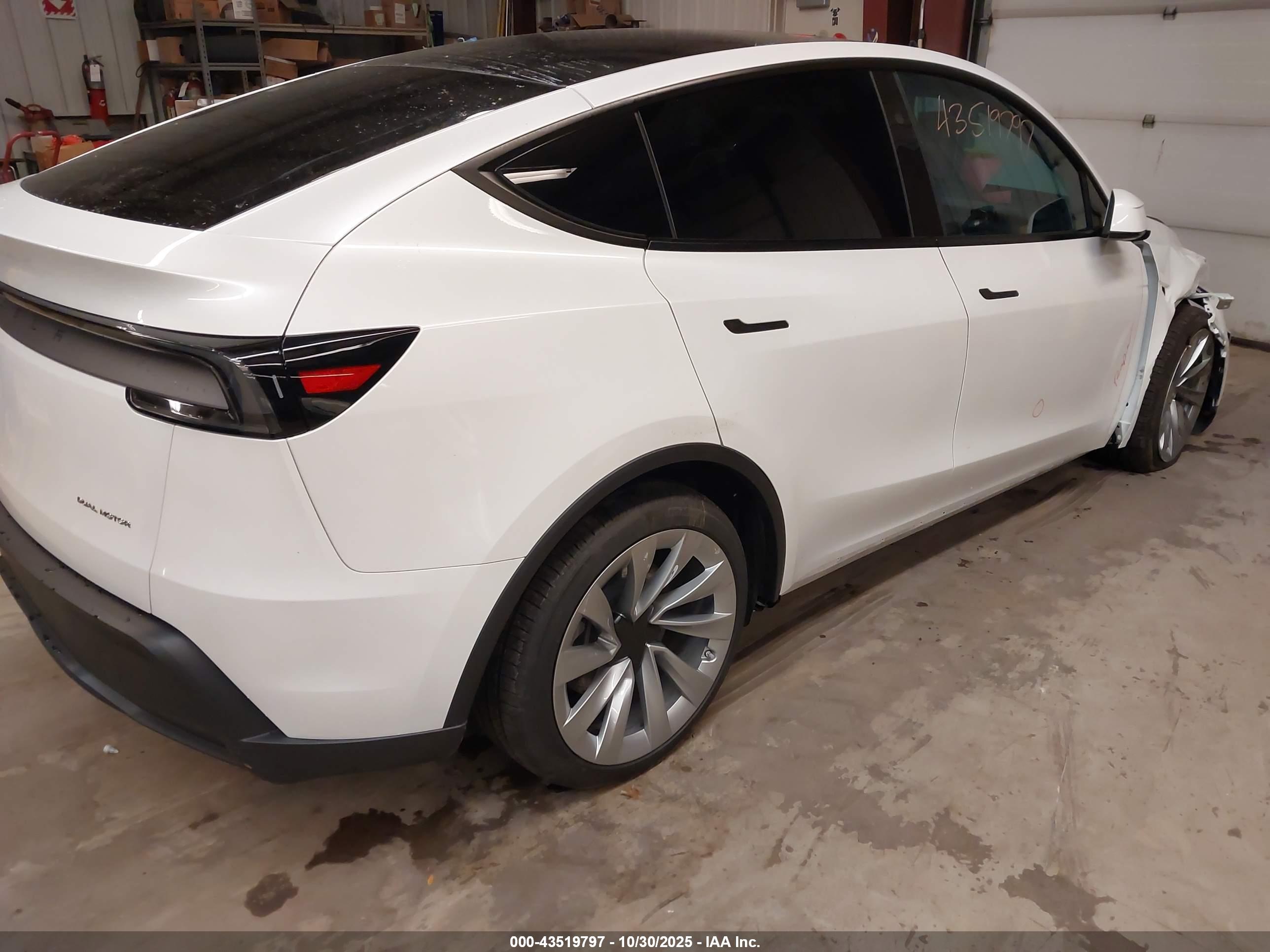 TESLA MODEL image 4
