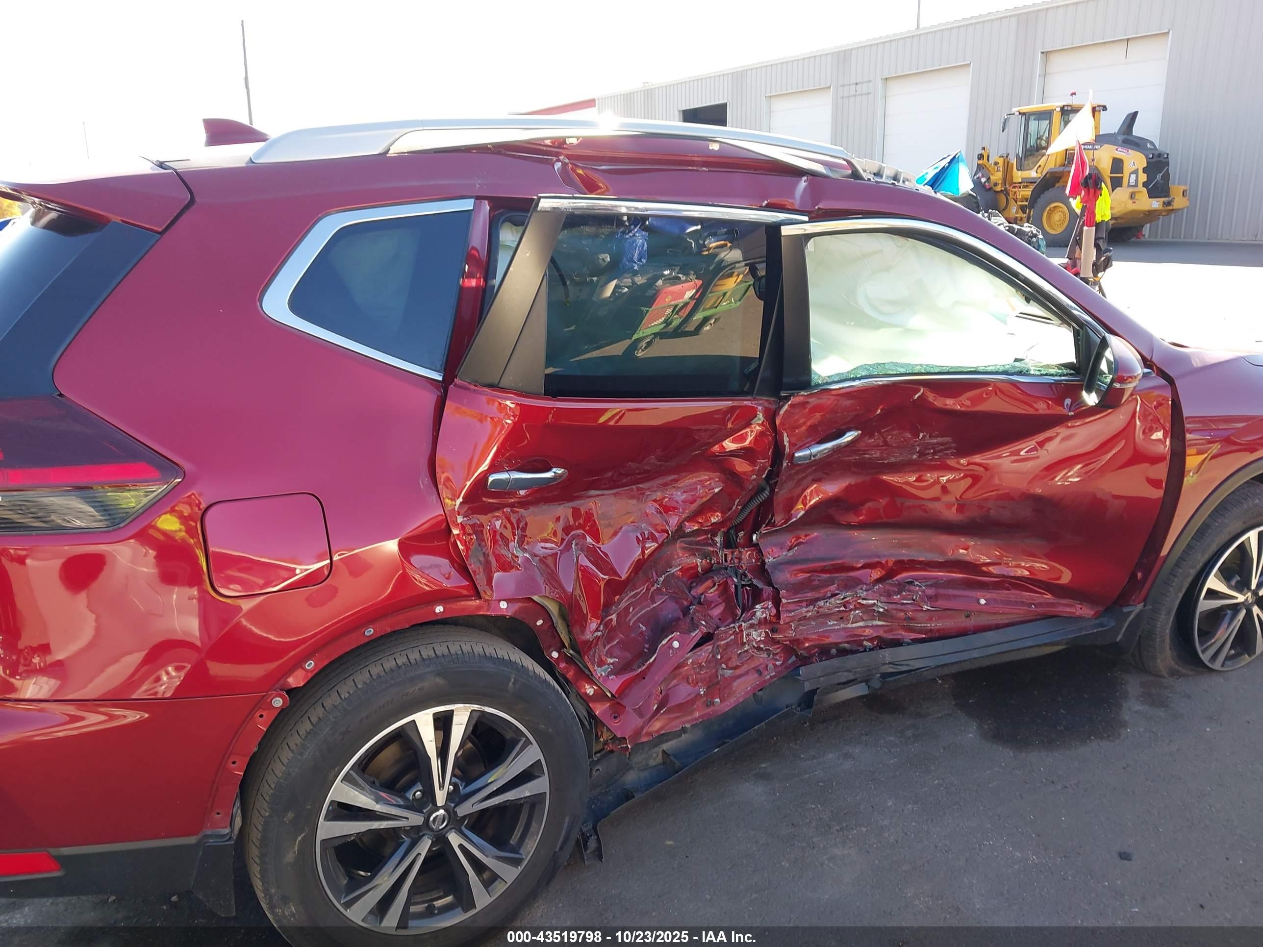 NISSAN ROGUE image 6
