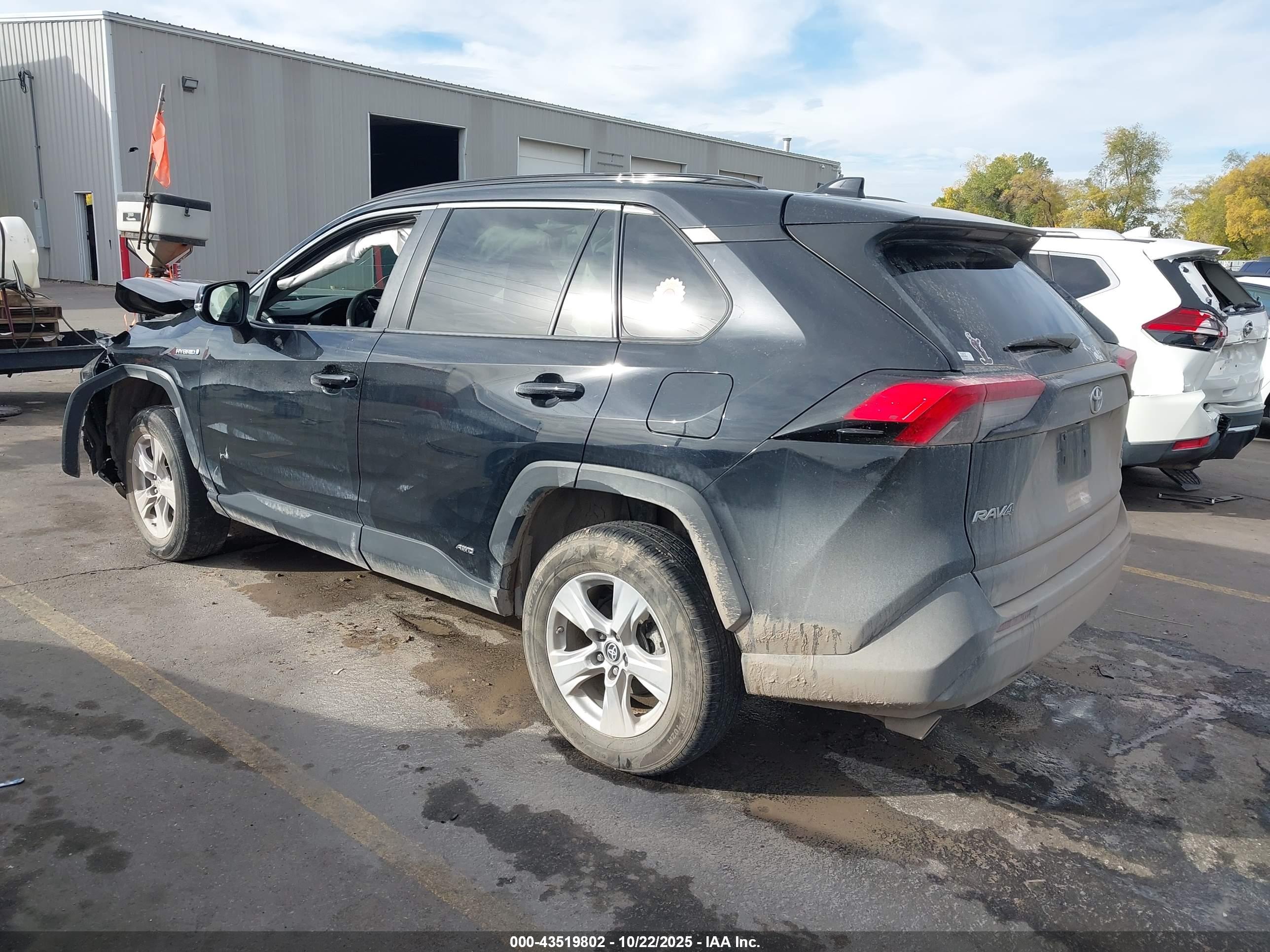 TOYOTA RAV4 image 3