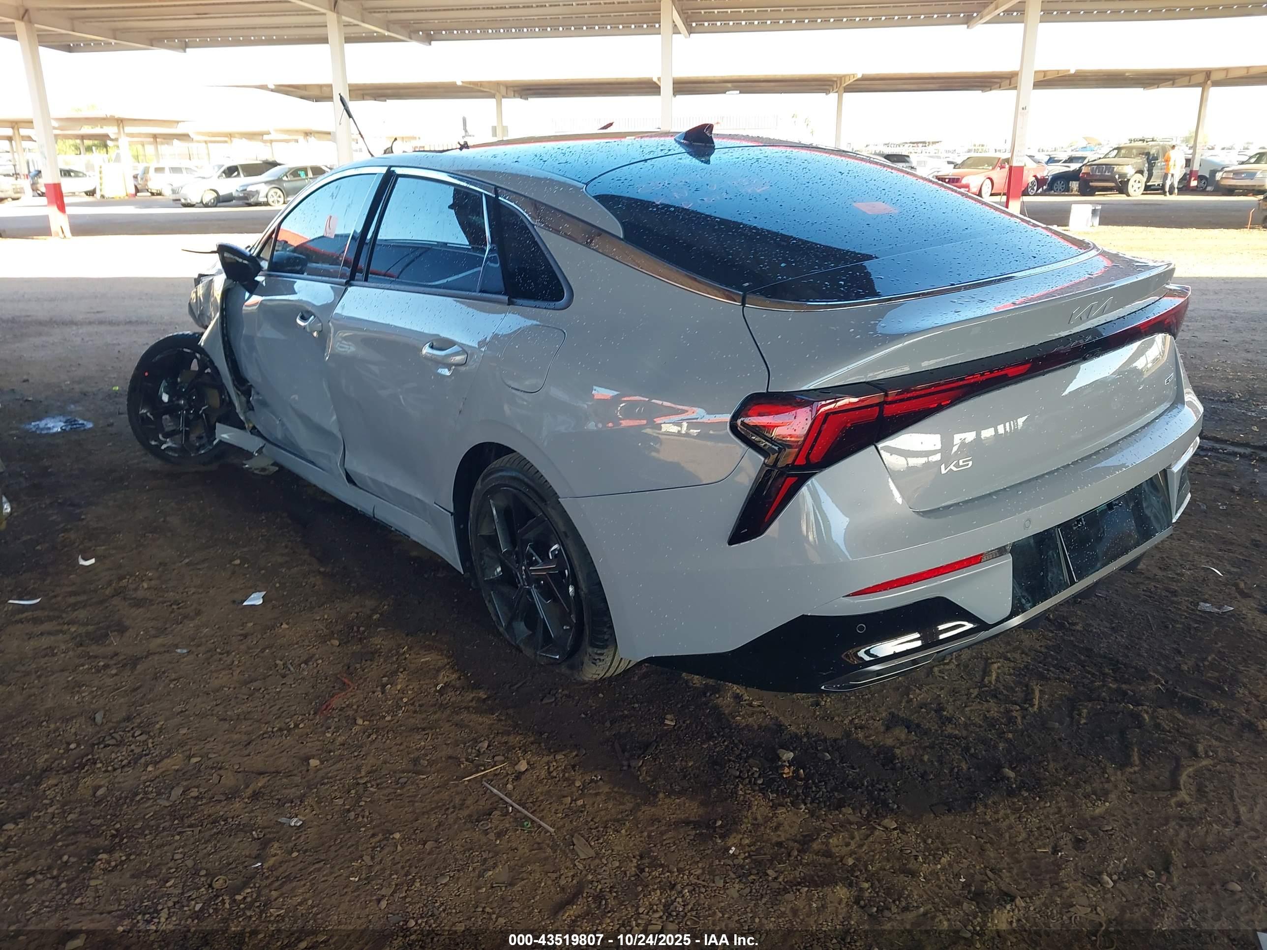 KIA K5 image 3