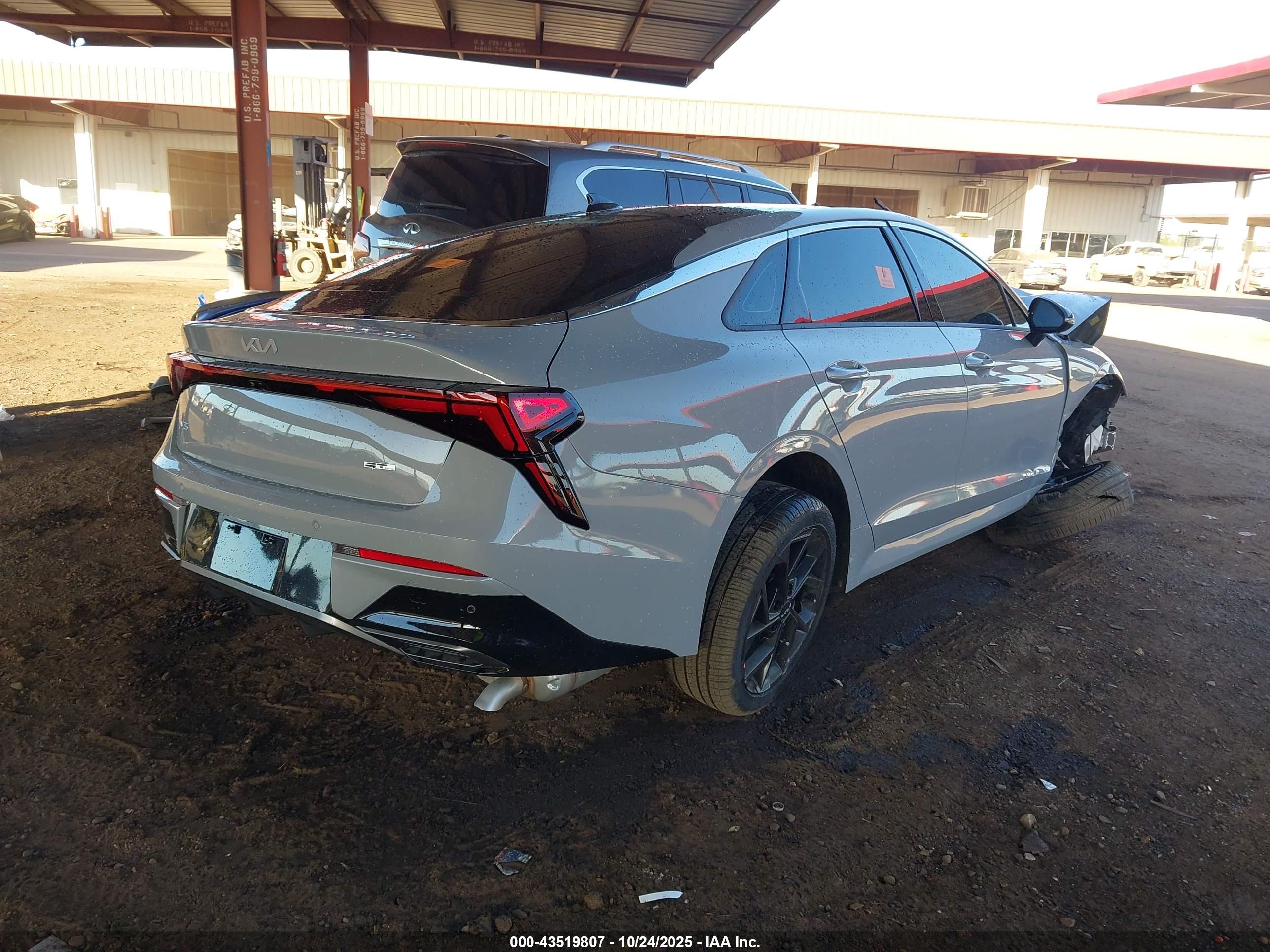 KIA K5 image 4