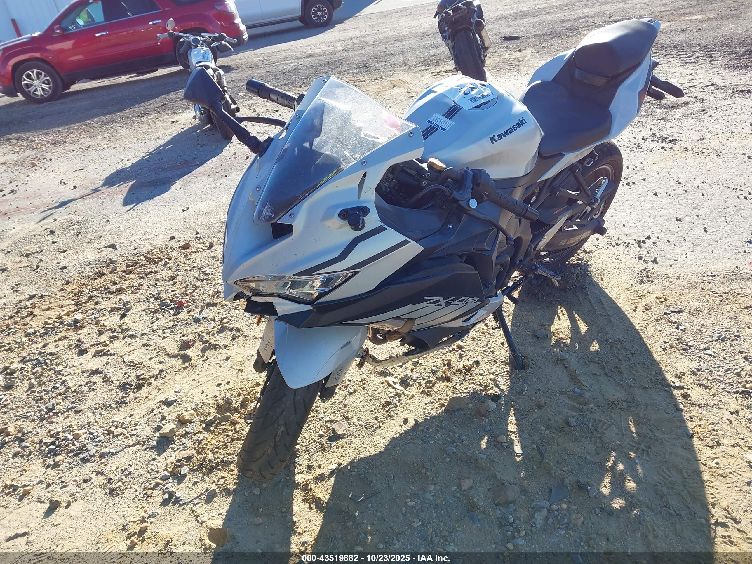 KAWASAKI ZX400 image 2