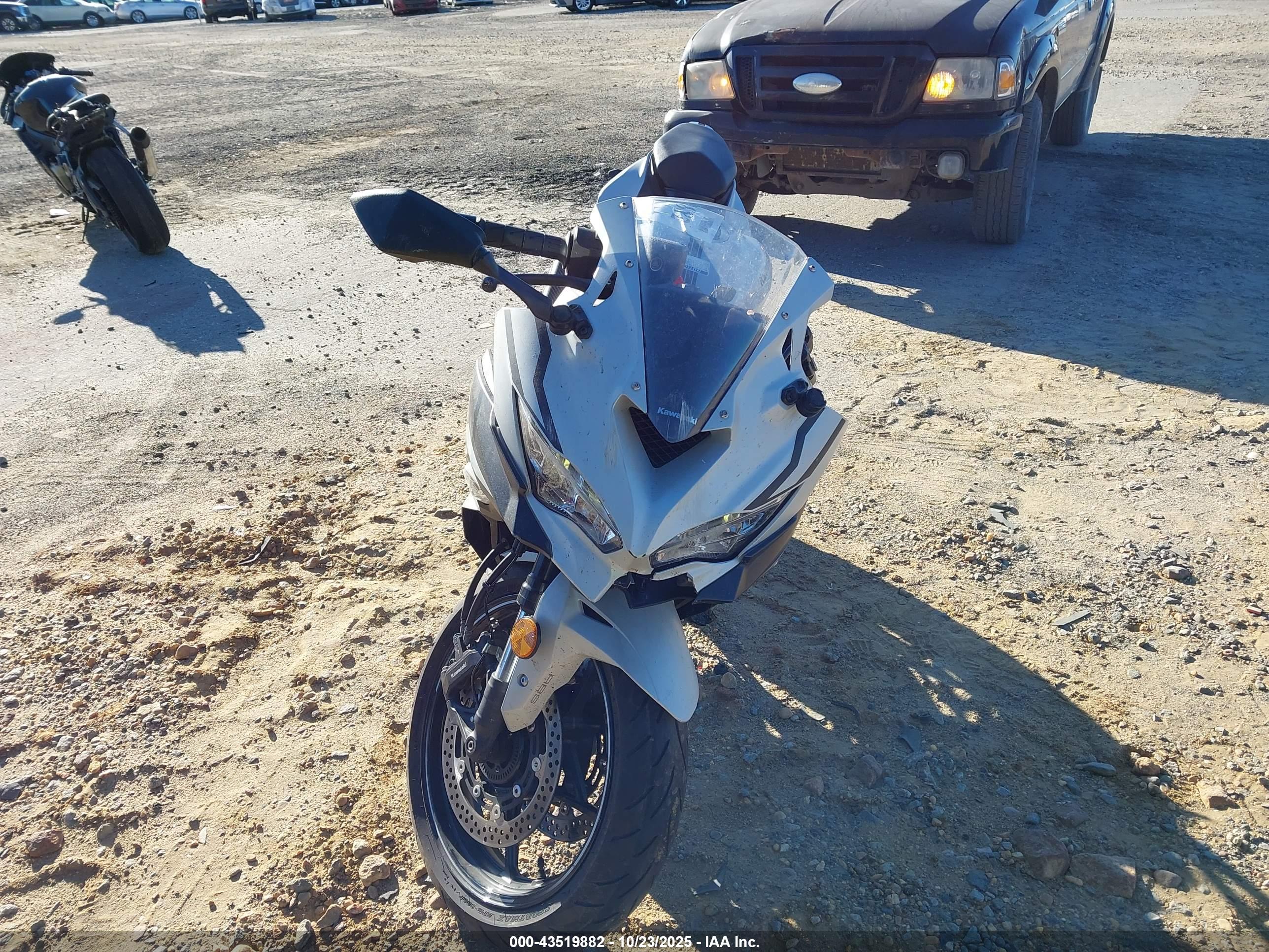 KAWASAKI ZX400 image 5