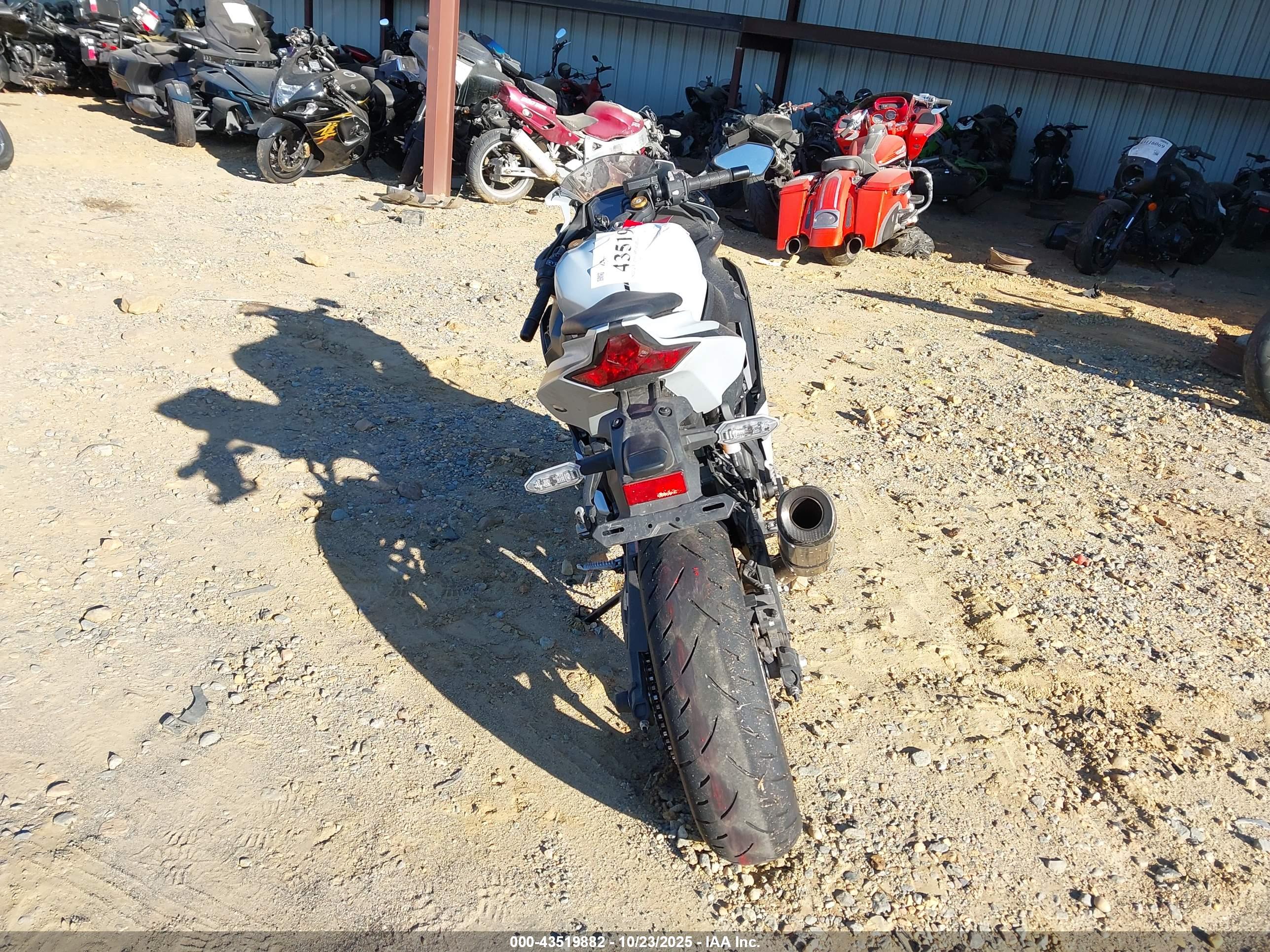 KAWASAKI ZX400 image 6