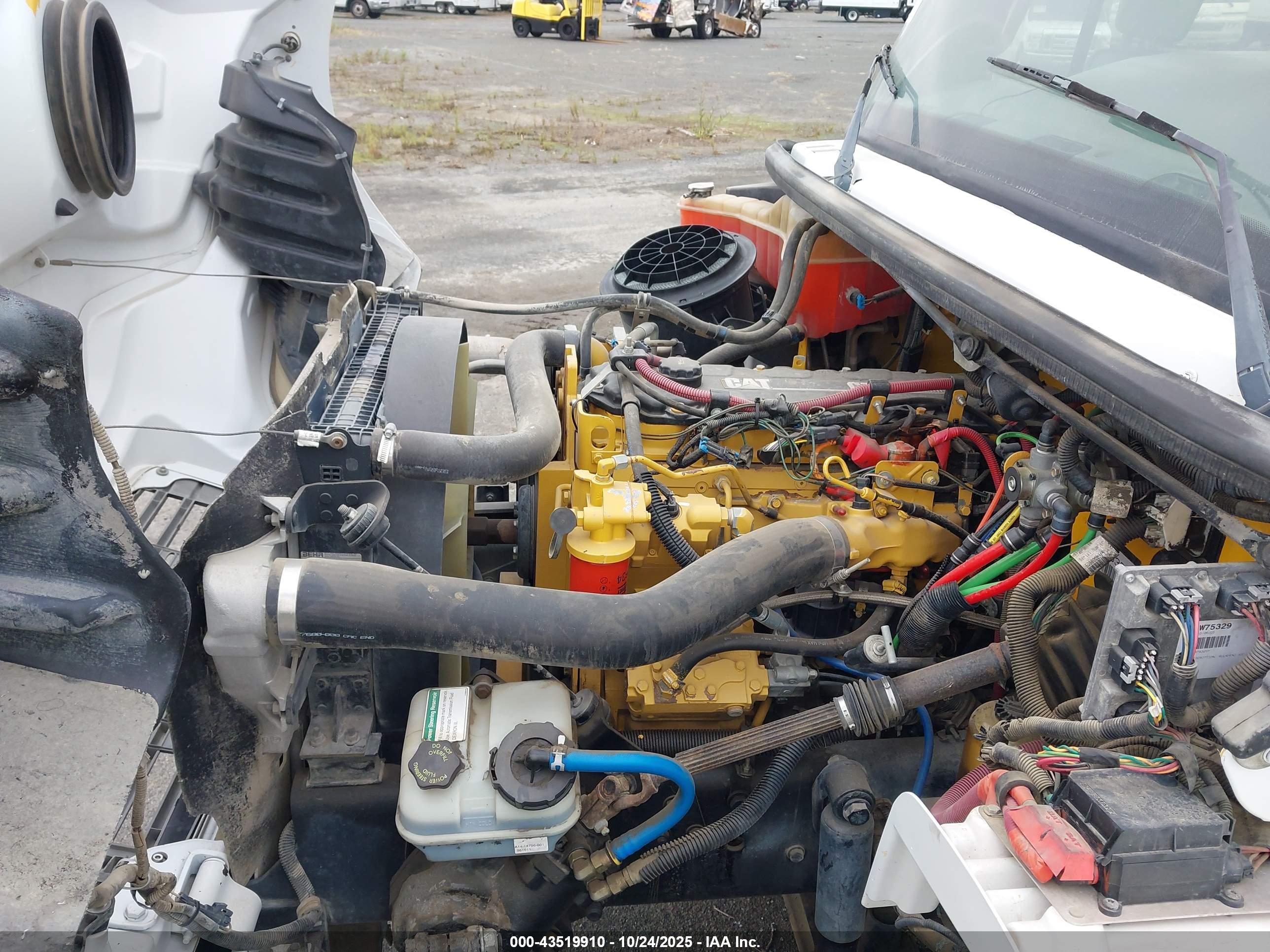 FREIGHTLINER M2 image 10