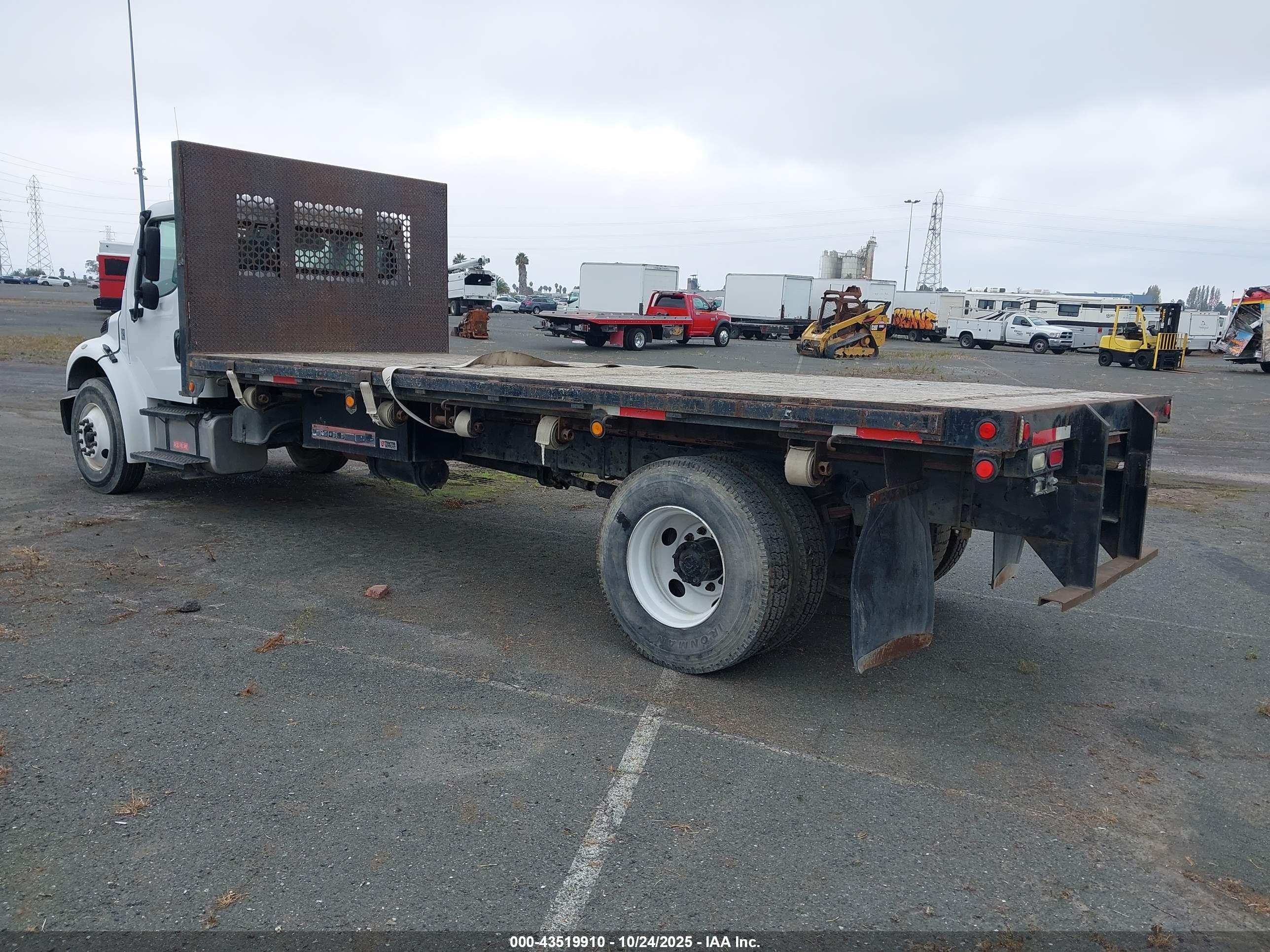 FREIGHTLINER M2 image 3