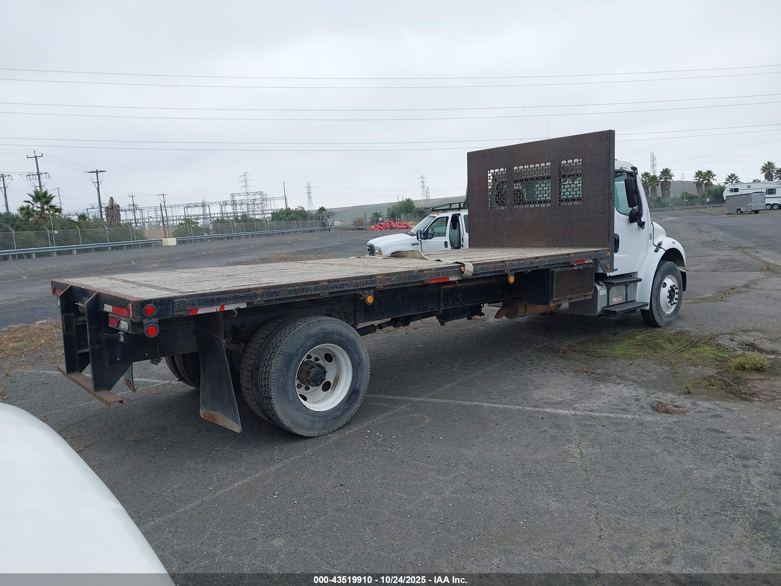 FREIGHTLINER M2 image 4