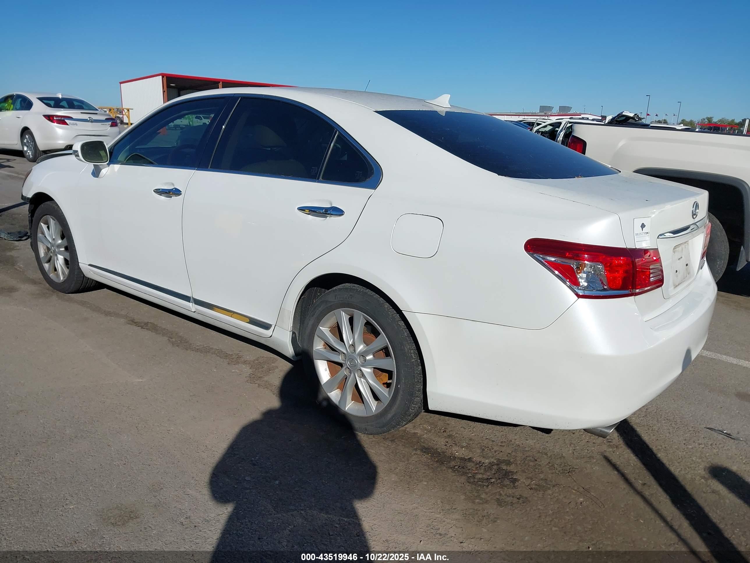 LEXUS ES image 3