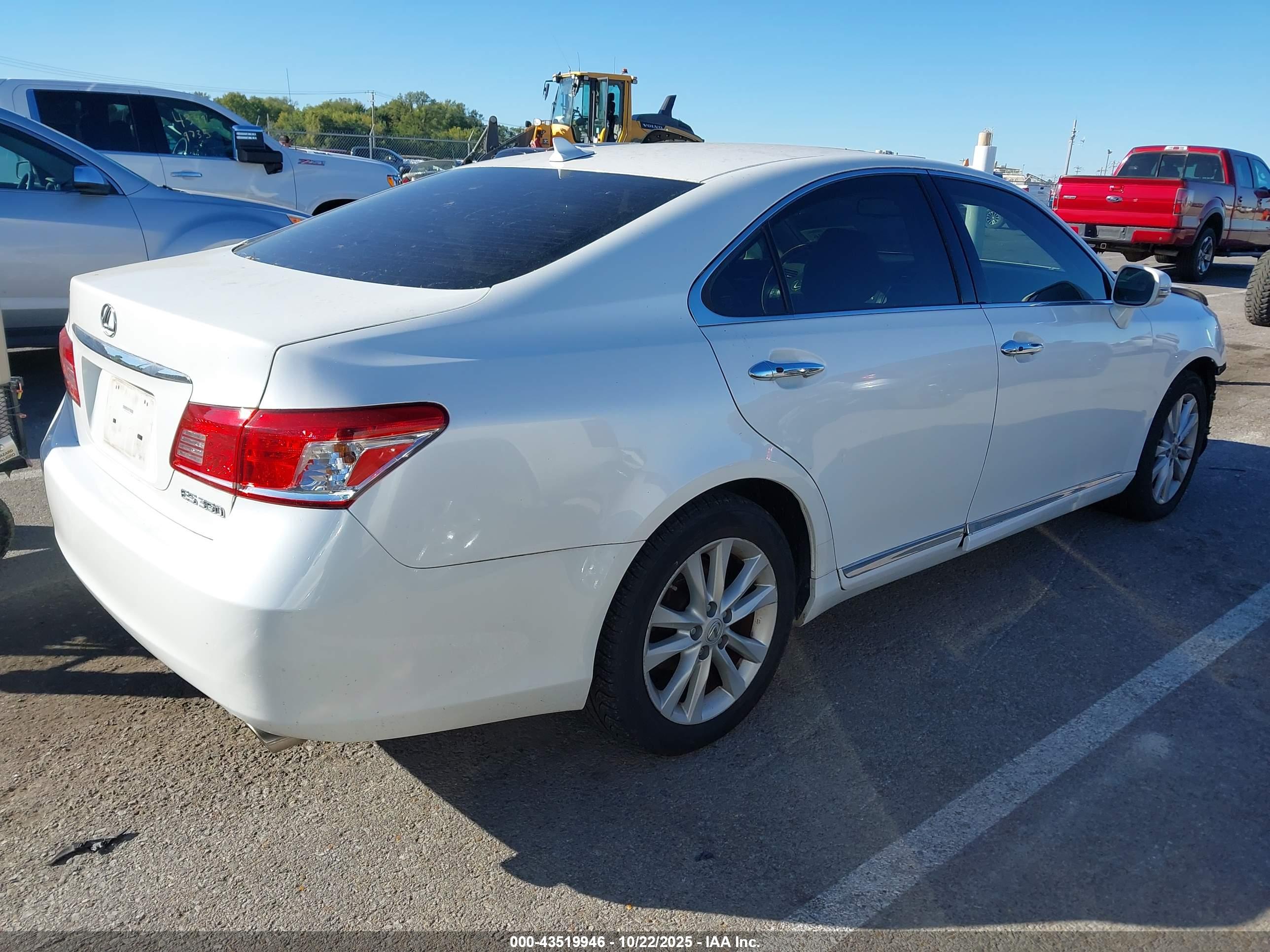 LEXUS ES image 4