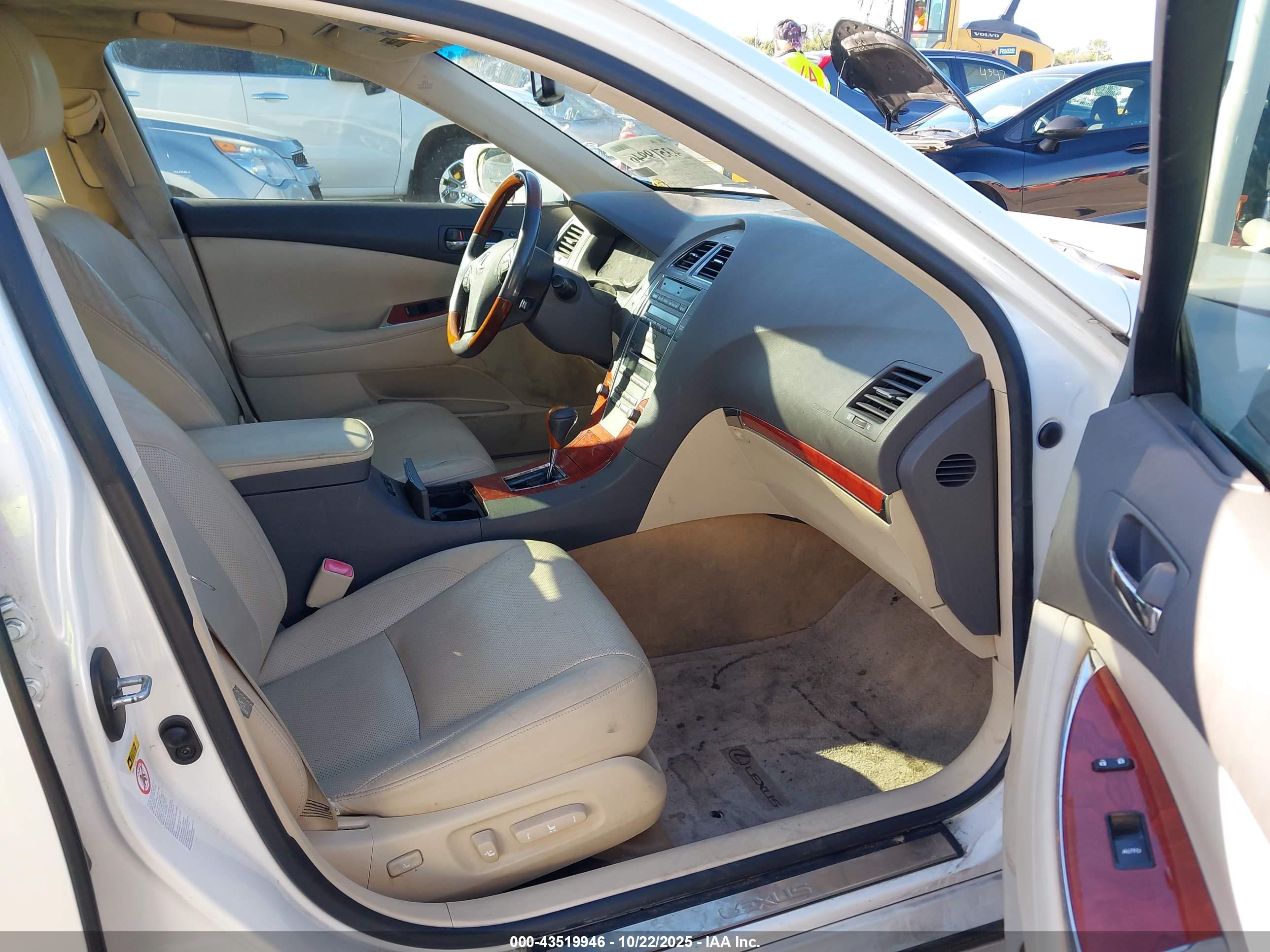 LEXUS ES image 5