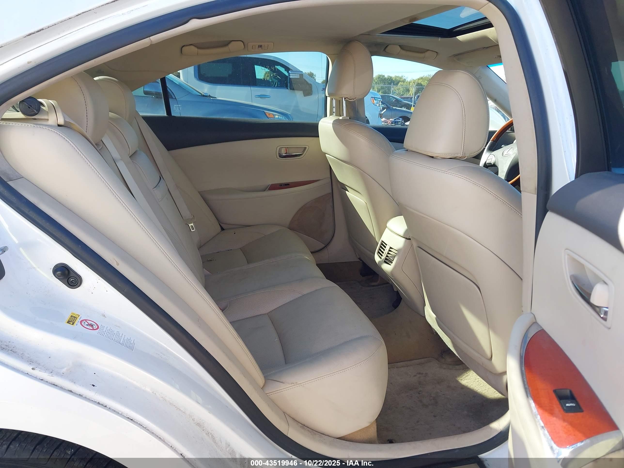 LEXUS ES image 8