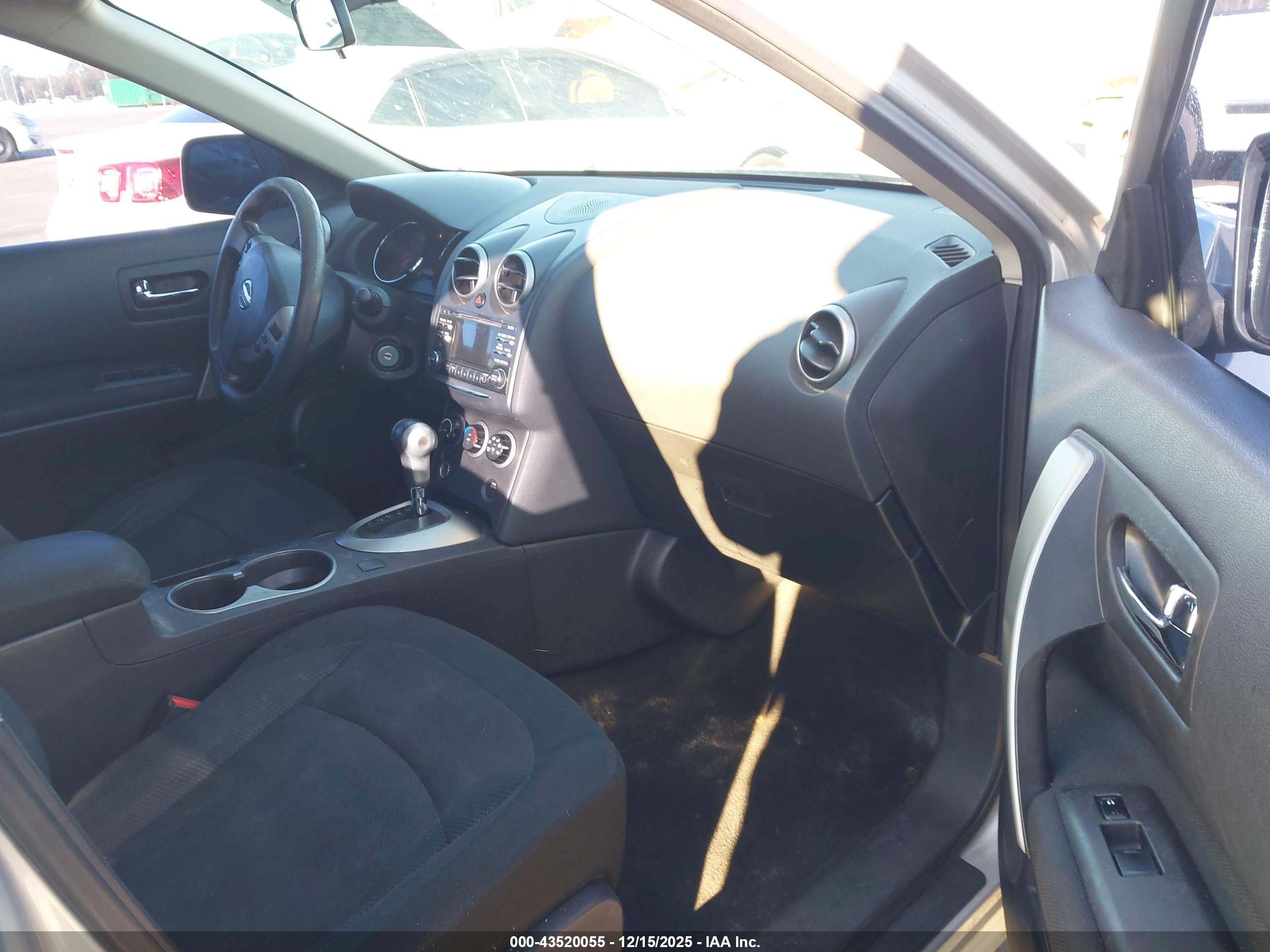 NISSAN ROGUE image 5