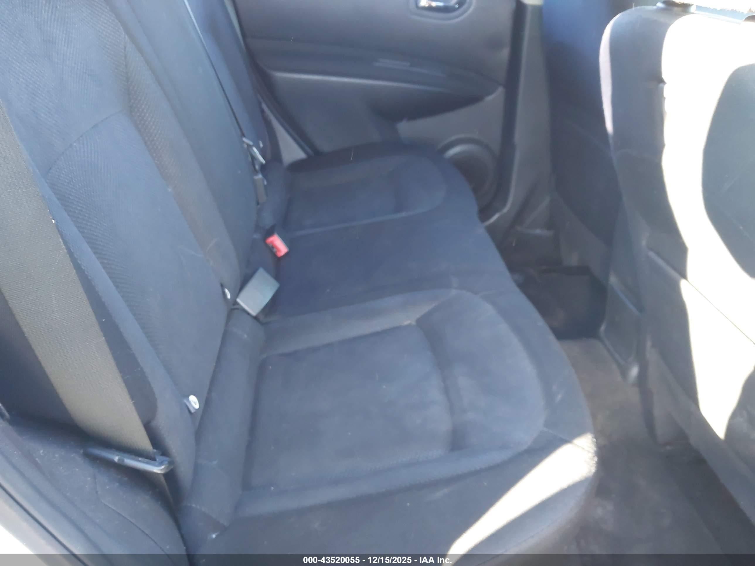 NISSAN ROGUE image 8