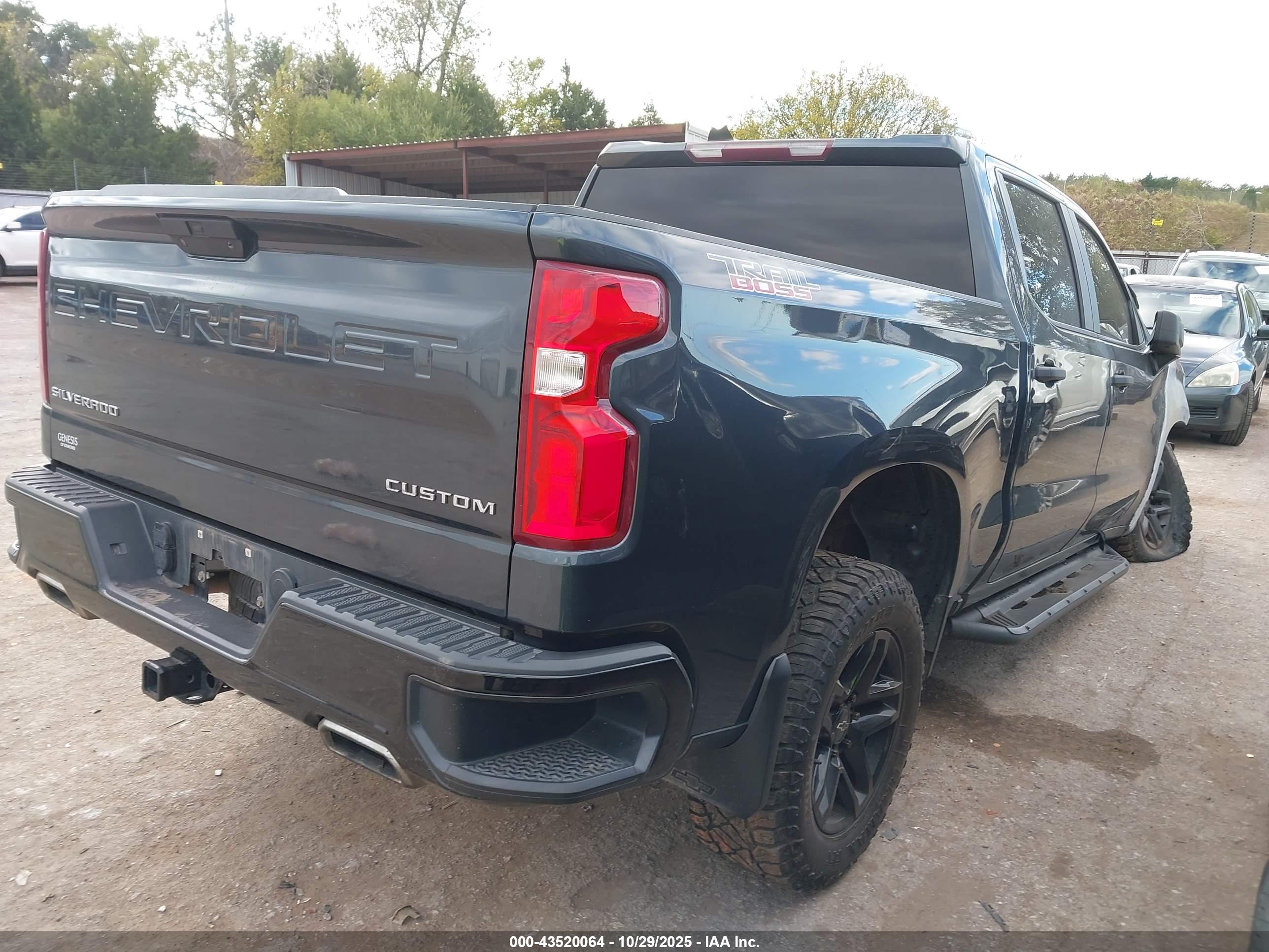 CHEVROLET SILVERADO image 4