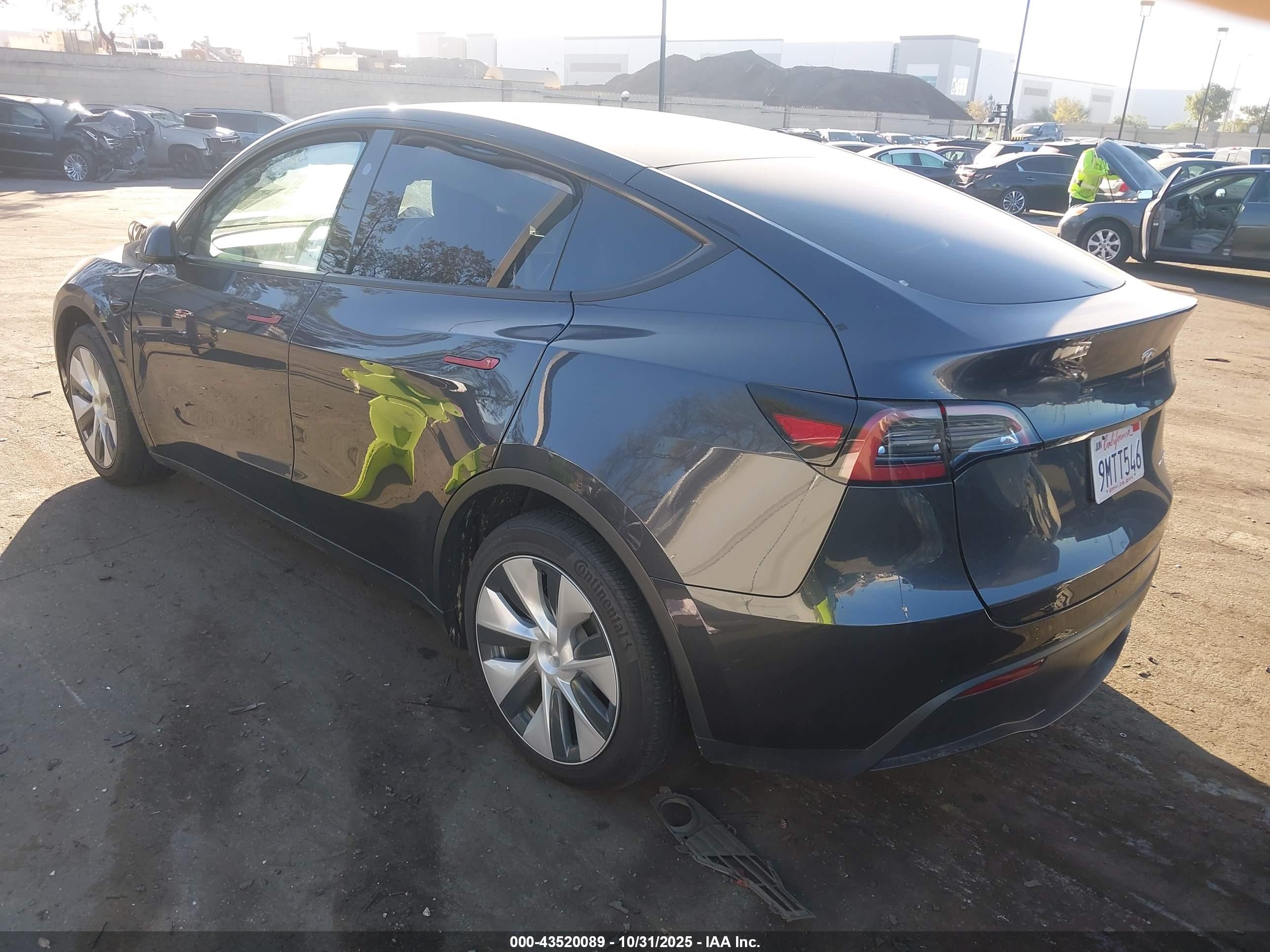 TESLA MODEL image 3