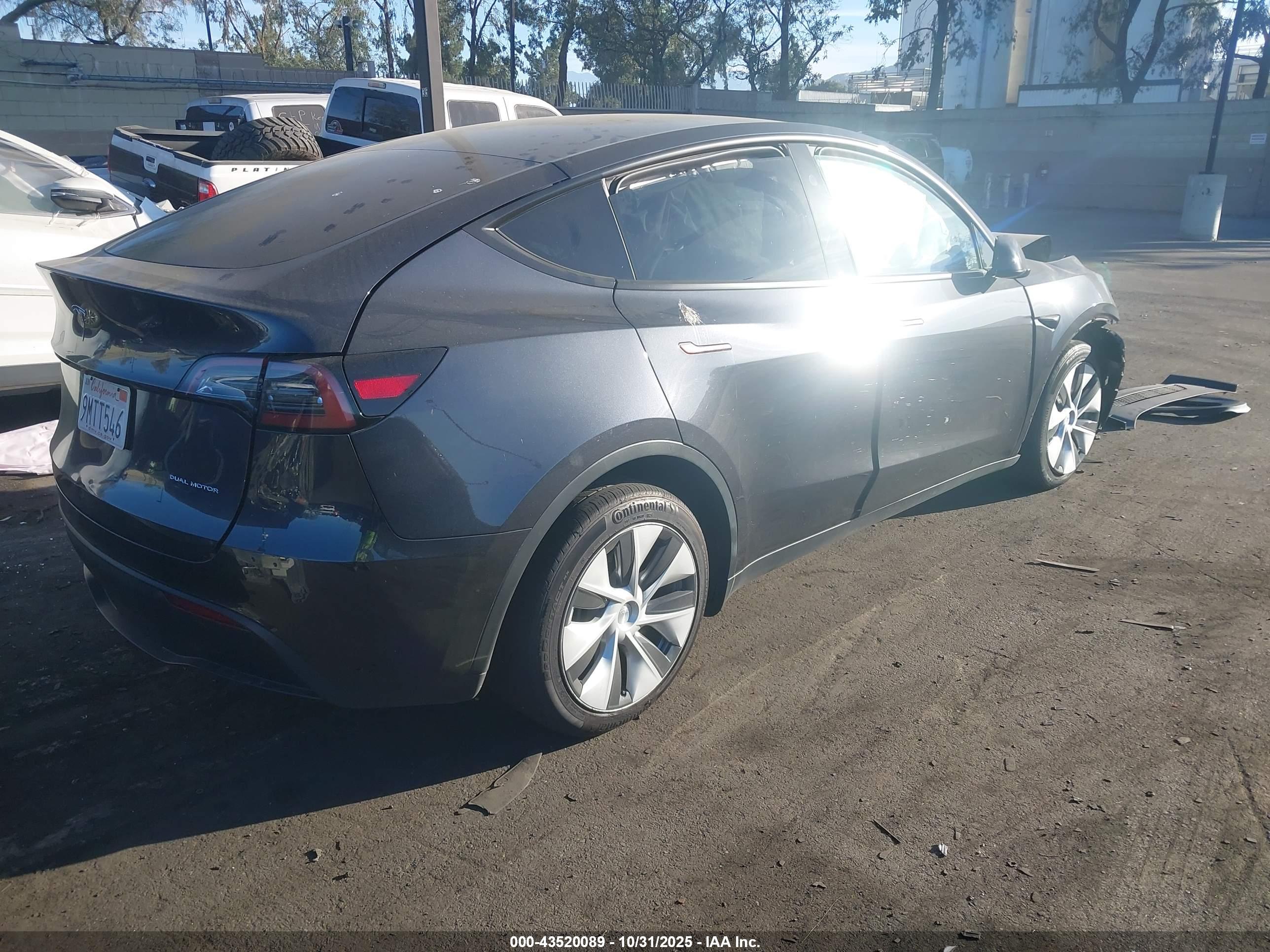 TESLA MODEL image 4