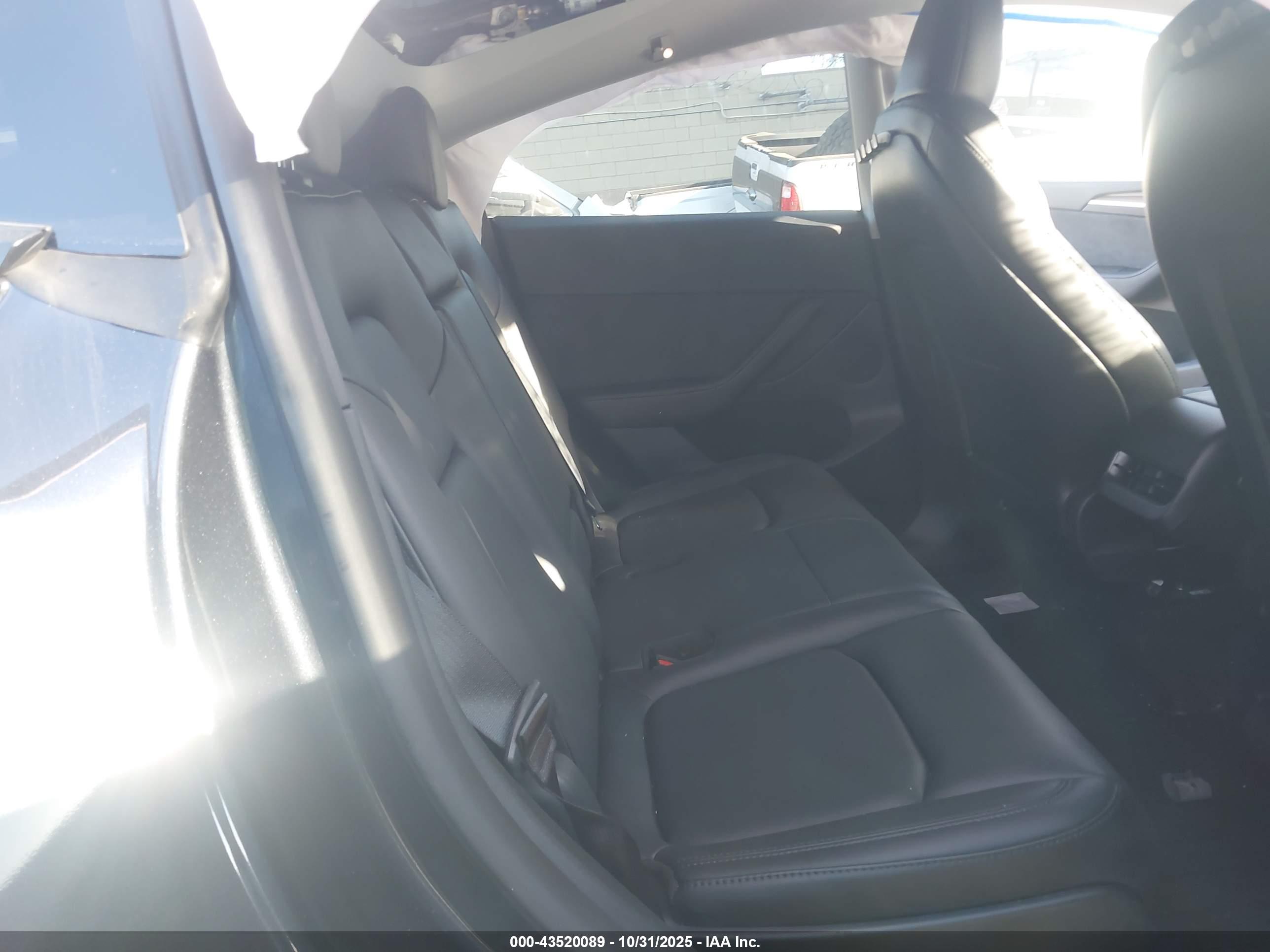 TESLA MODEL image 8