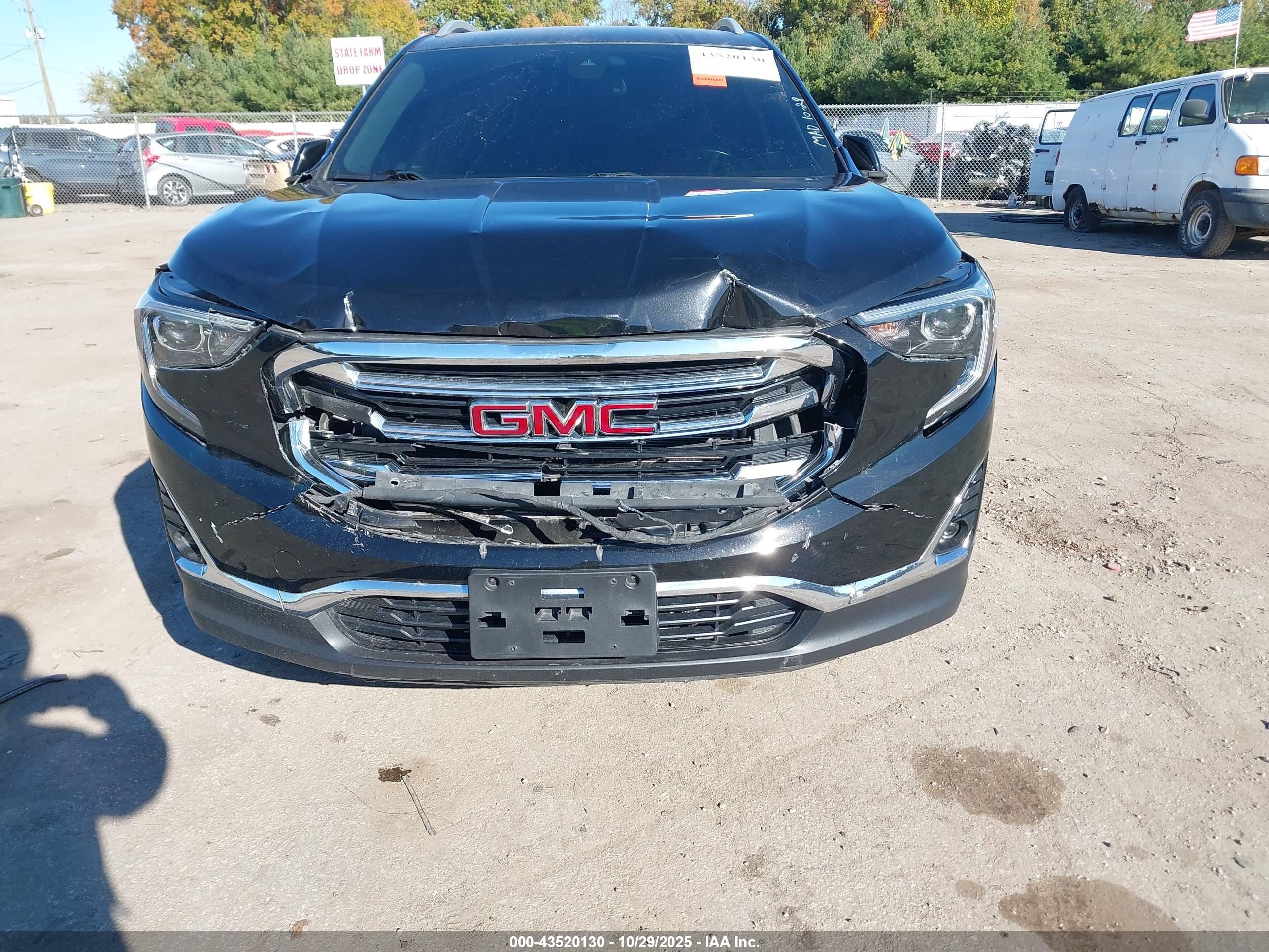 GMC TERRAIN image 6