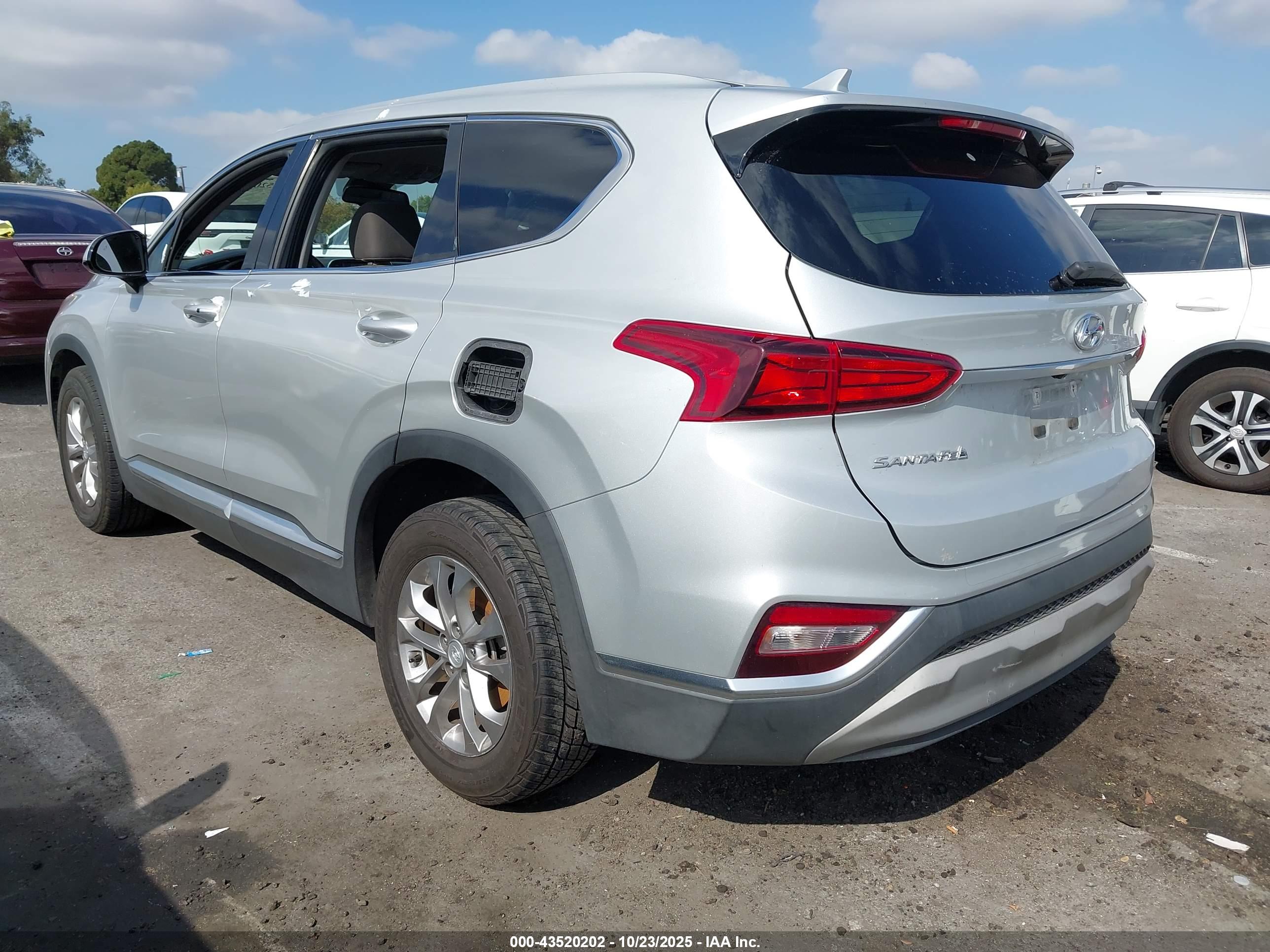 HYUNDAI SANTA image 3