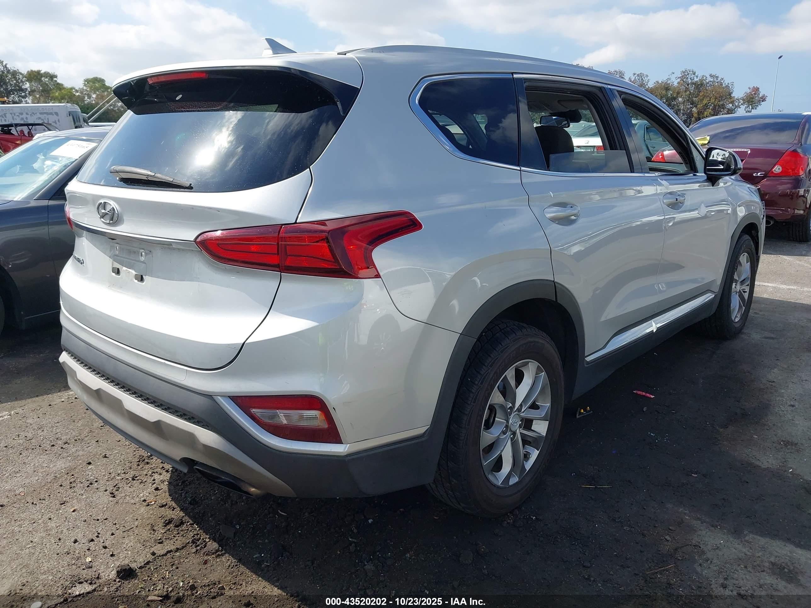 HYUNDAI SANTA image 4