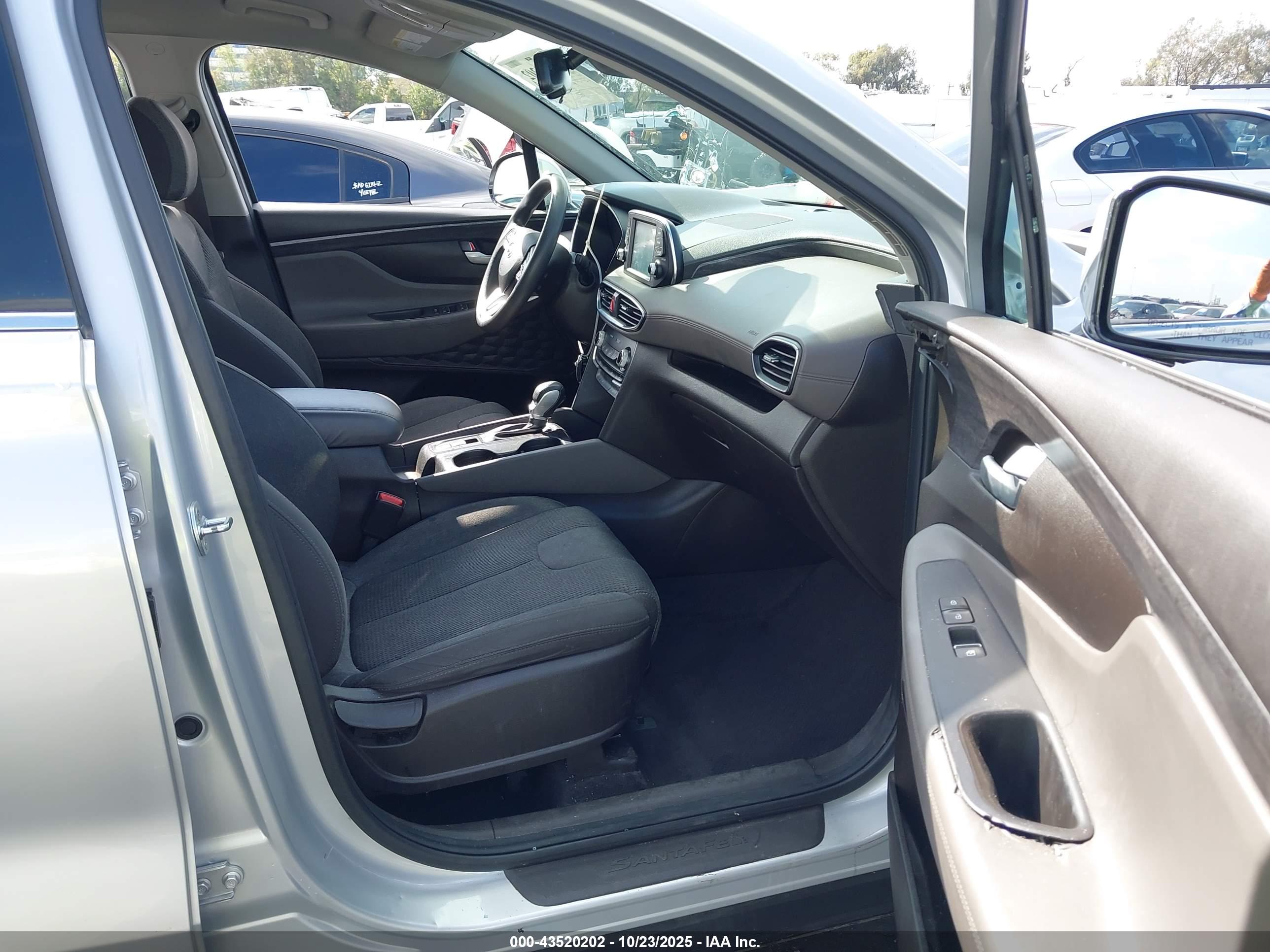 HYUNDAI SANTA image 5