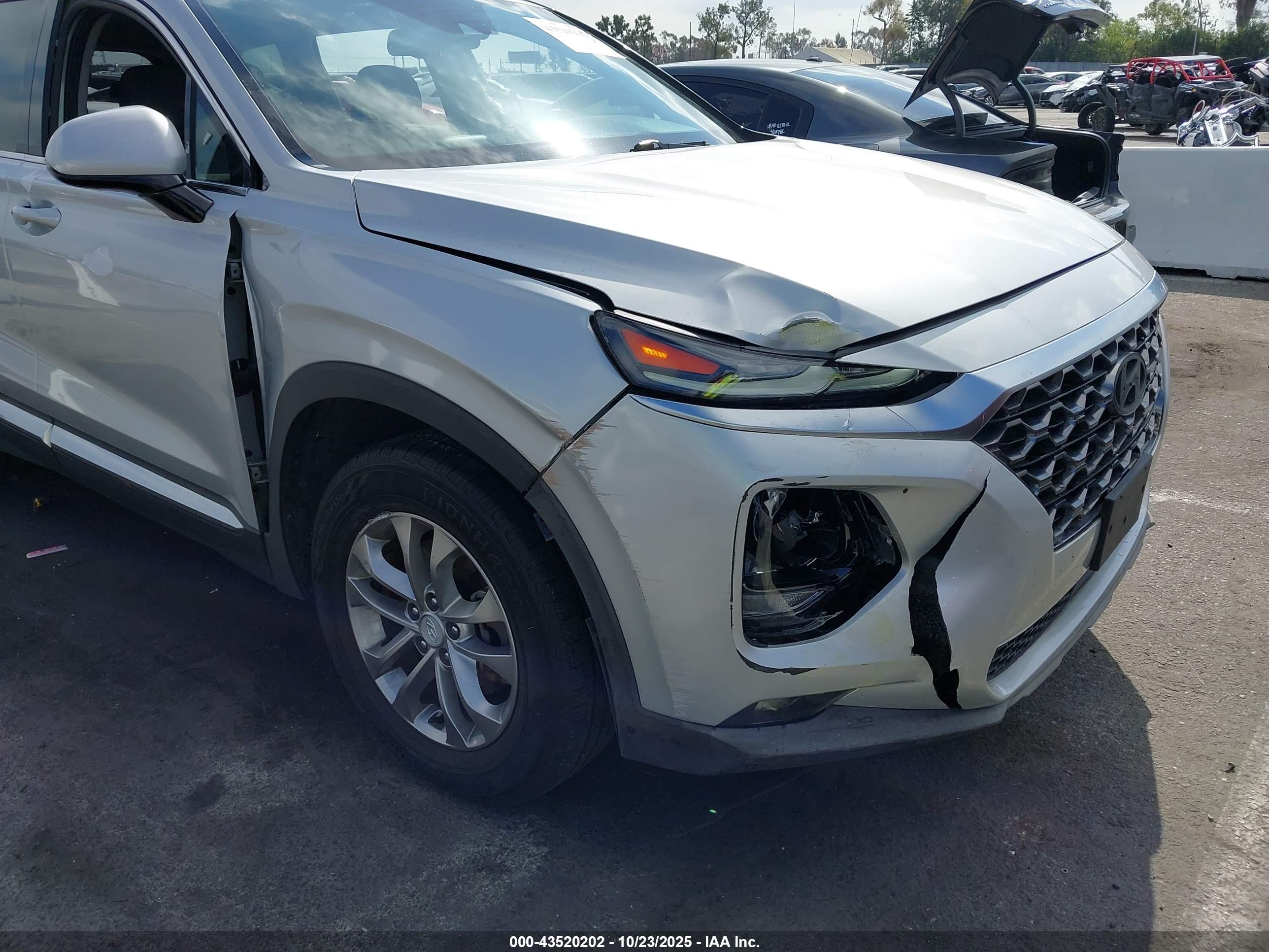 HYUNDAI SANTA image 6