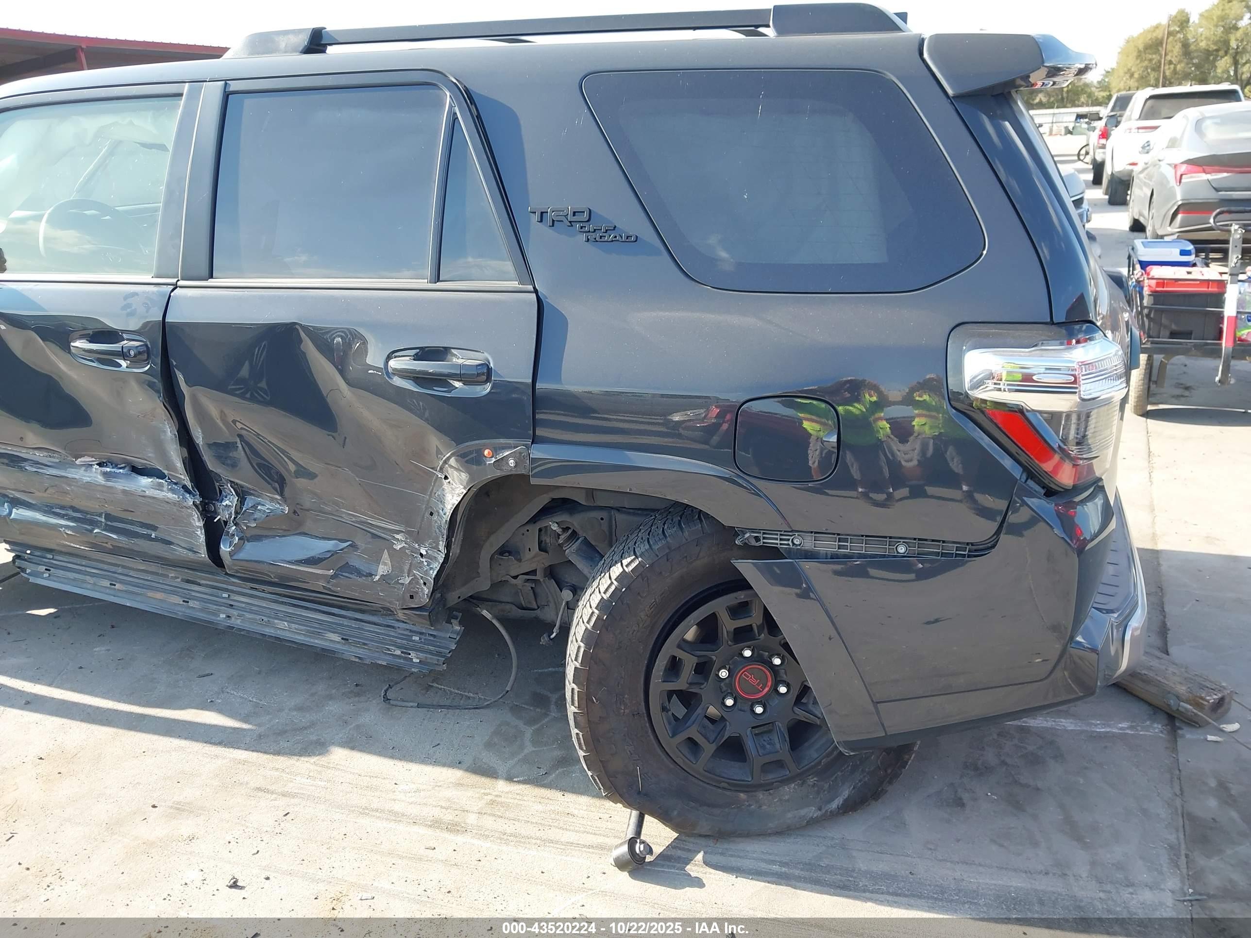 TOYOTA 4RUNNER image 6