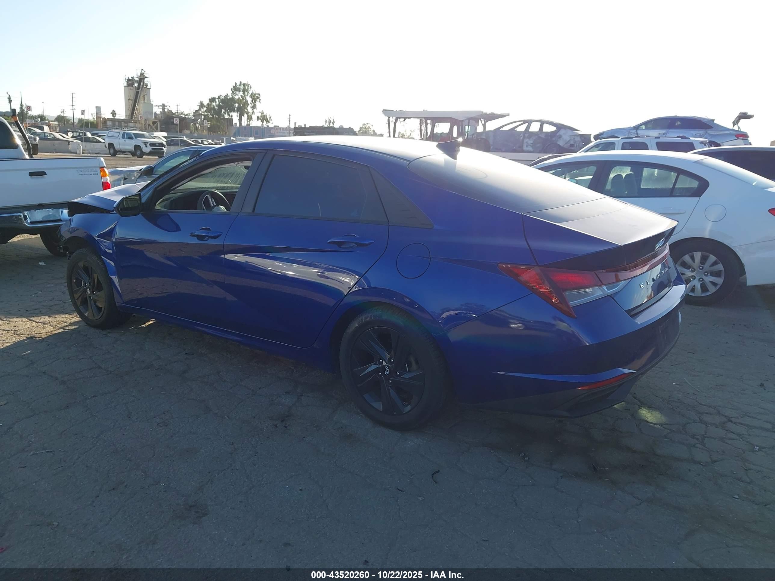 HYUNDAI ELANTRA image 3