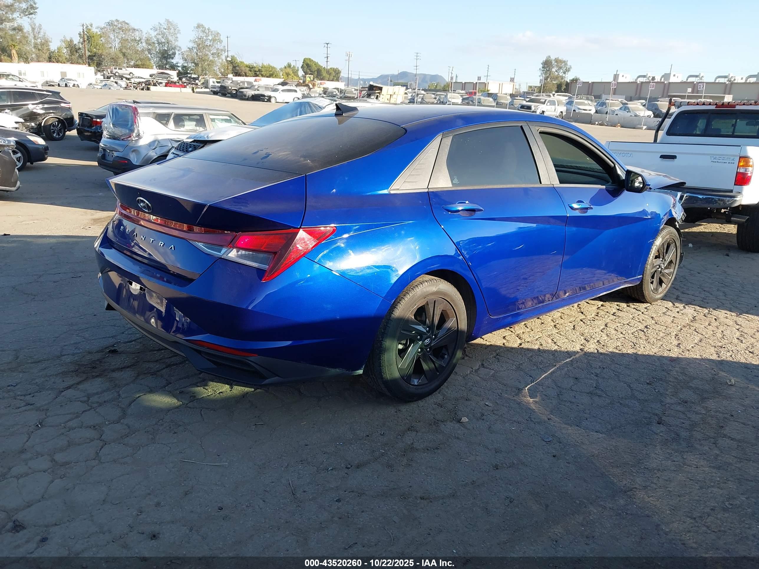 HYUNDAI ELANTRA image 4