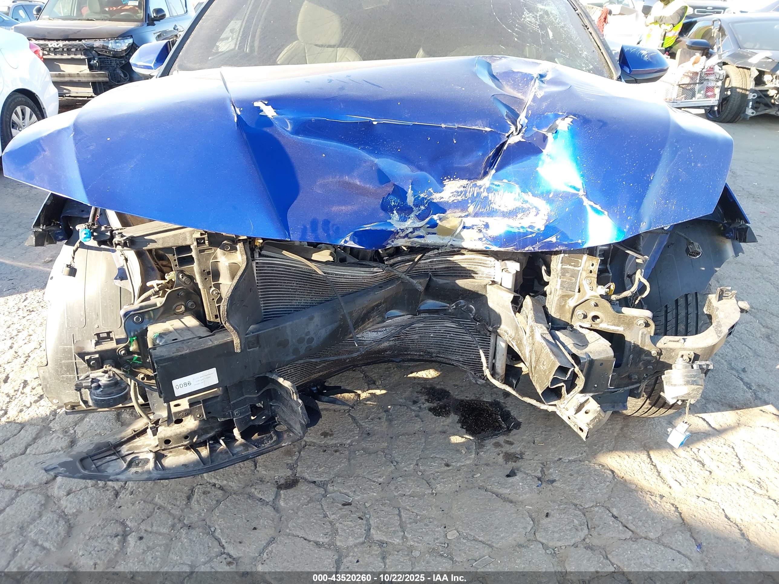 HYUNDAI ELANTRA image 6