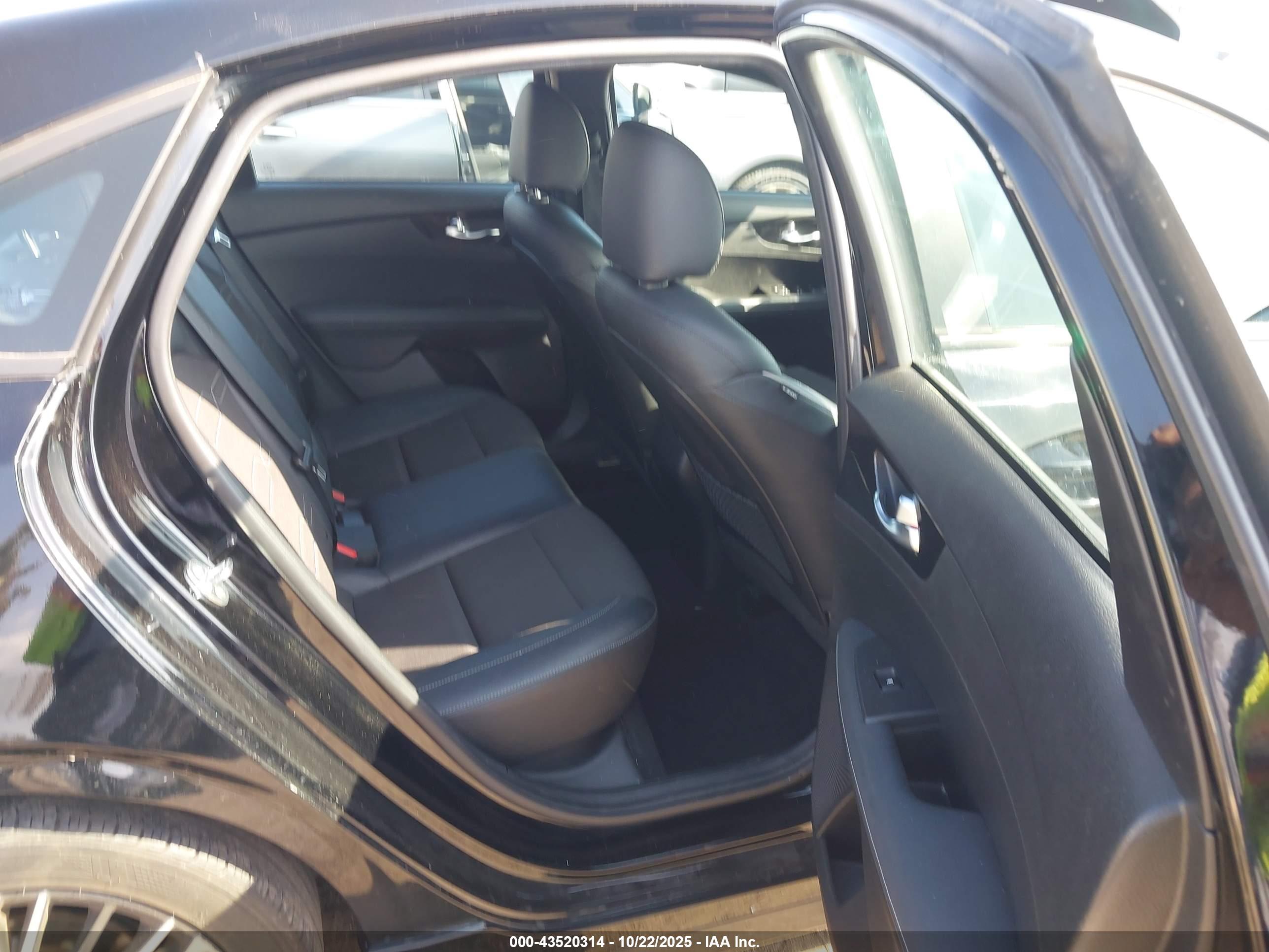 KIA FORTE image 8
