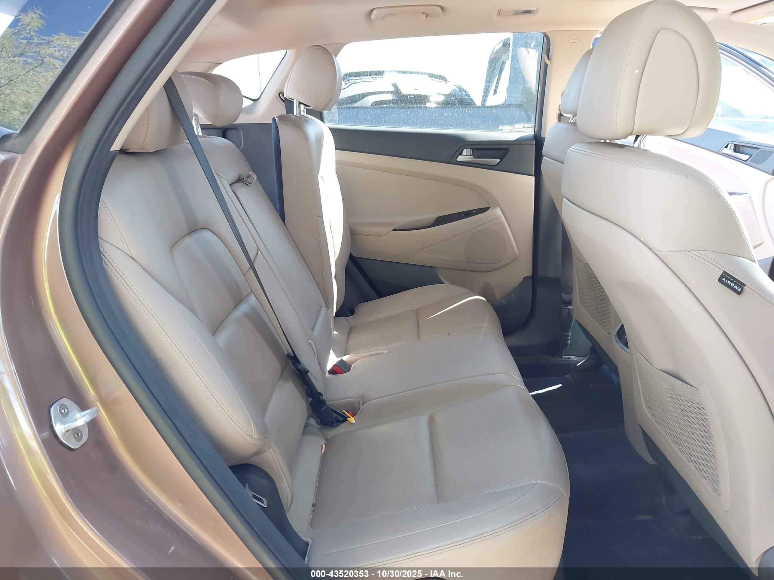 HYUNDAI TUCSON image 8