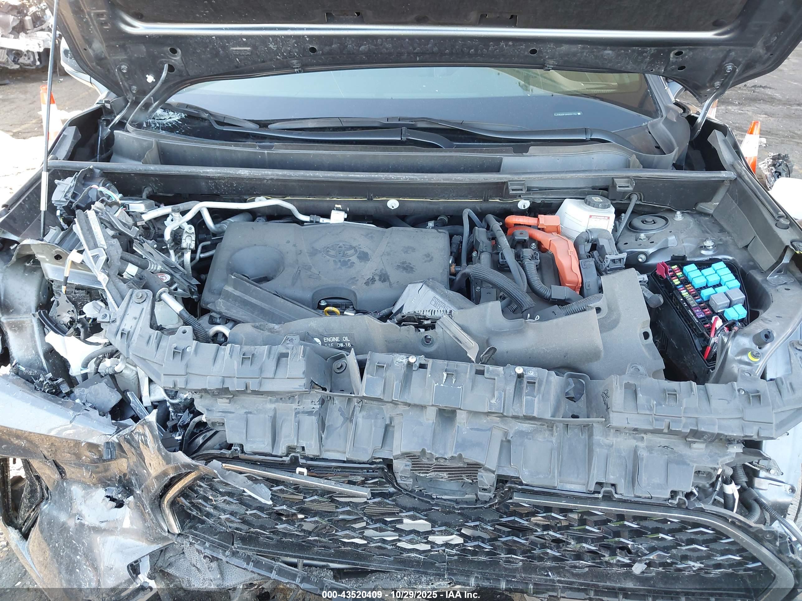 TOYOTA RAV4 image 10