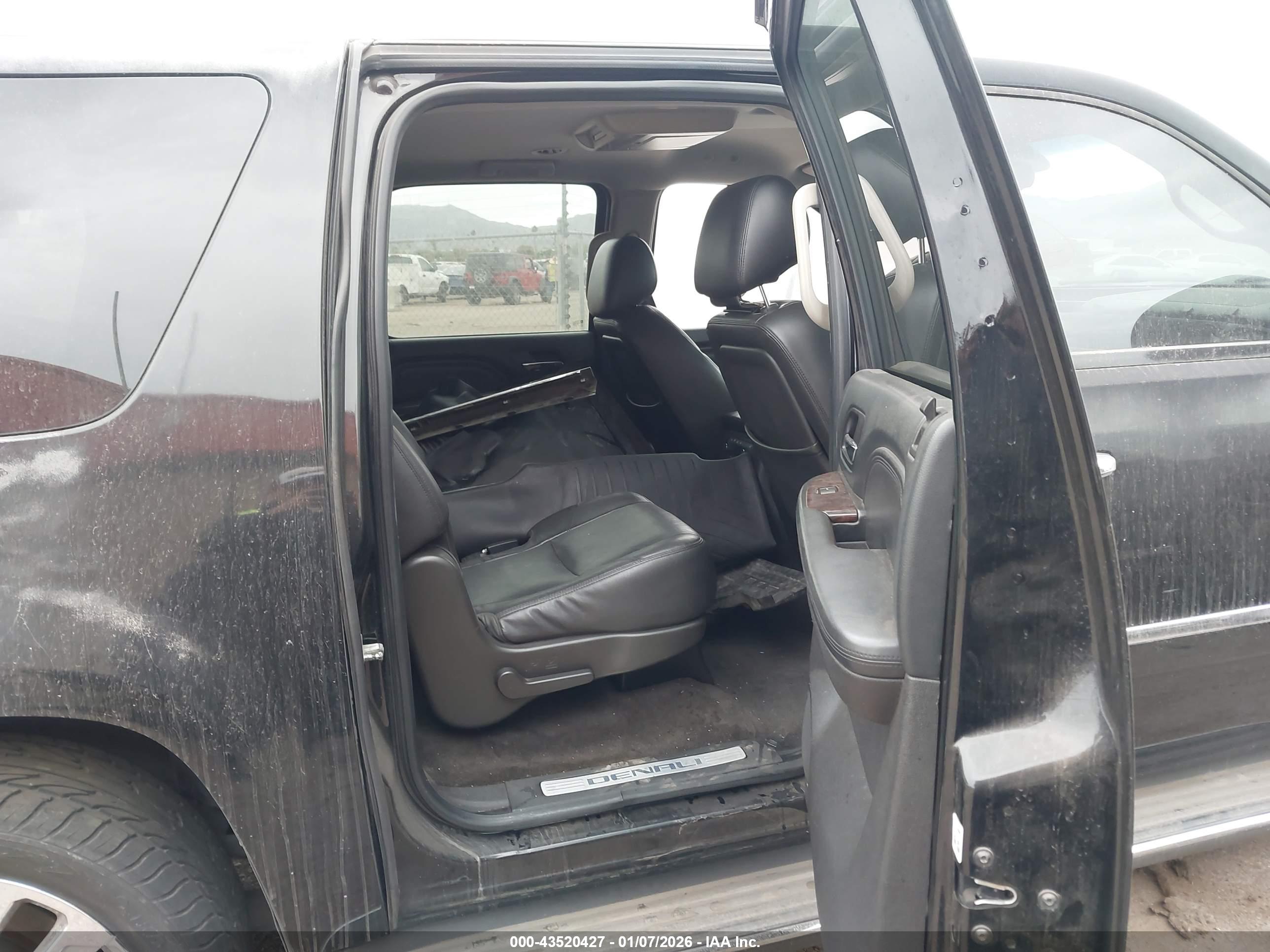 GMC YUKON image 8